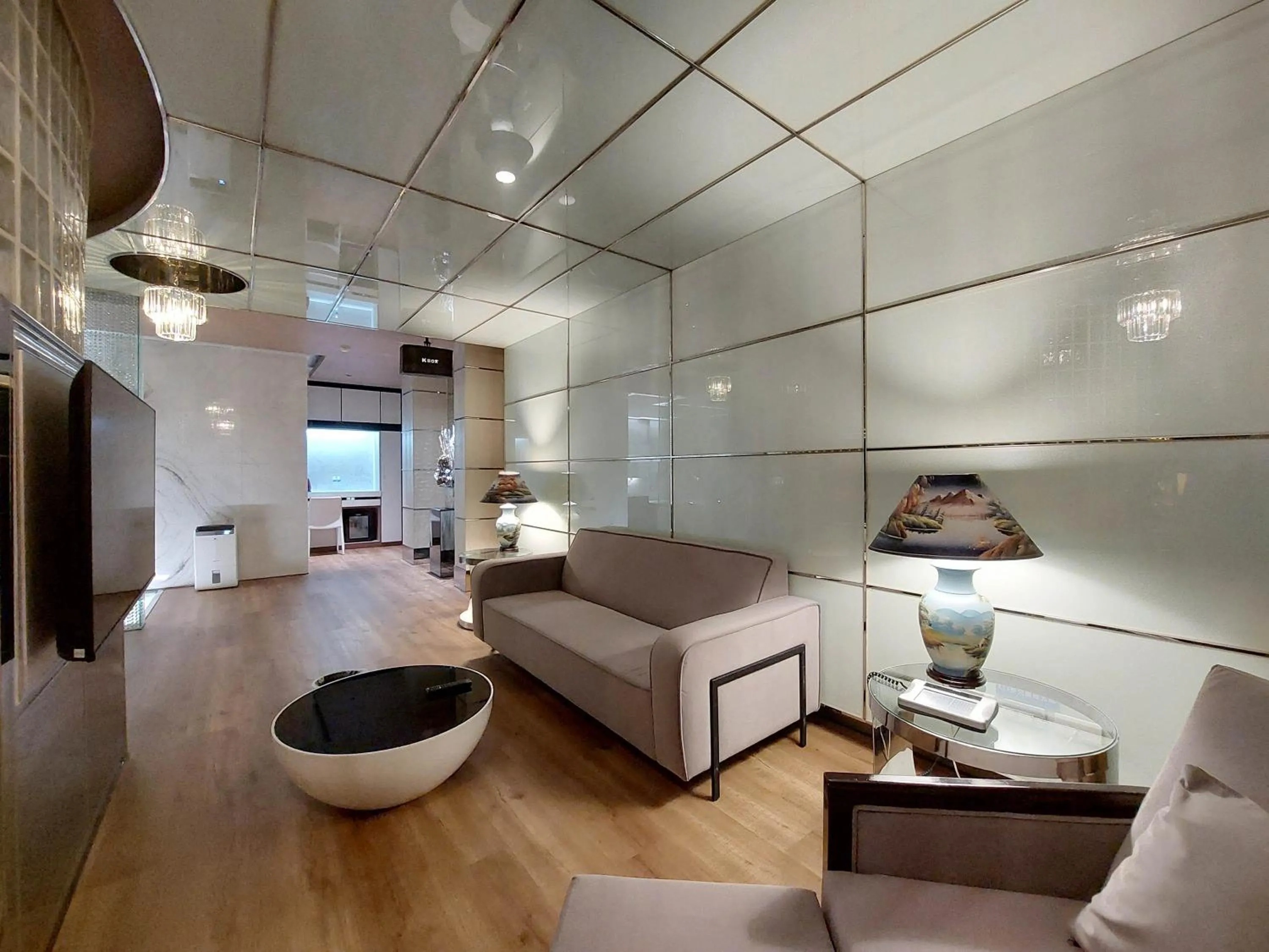 Living room in Elysees Motel