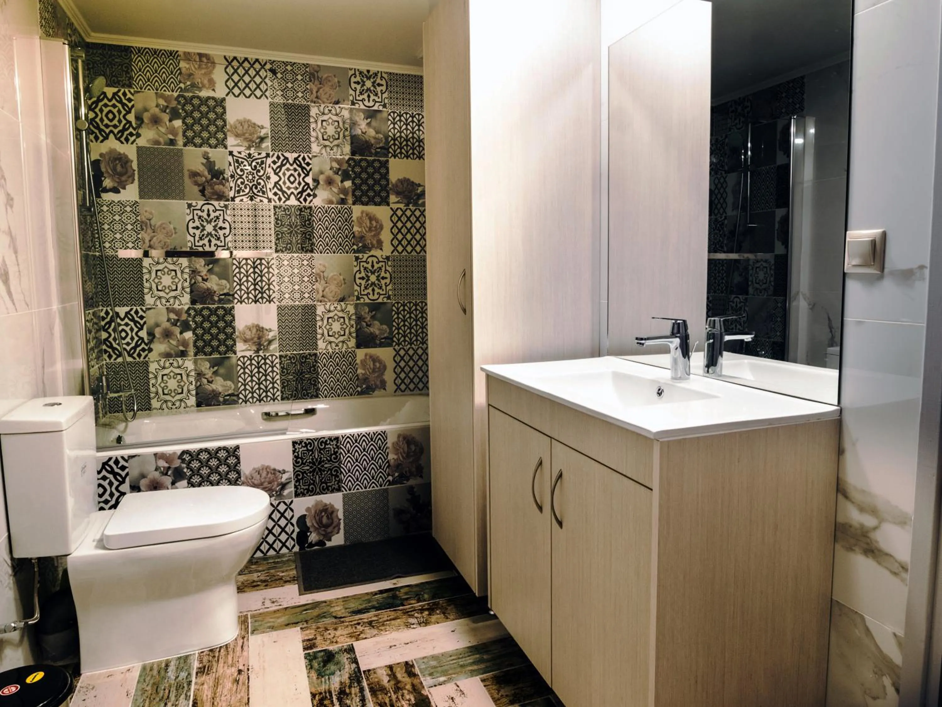 Bathroom in KasteliSuites