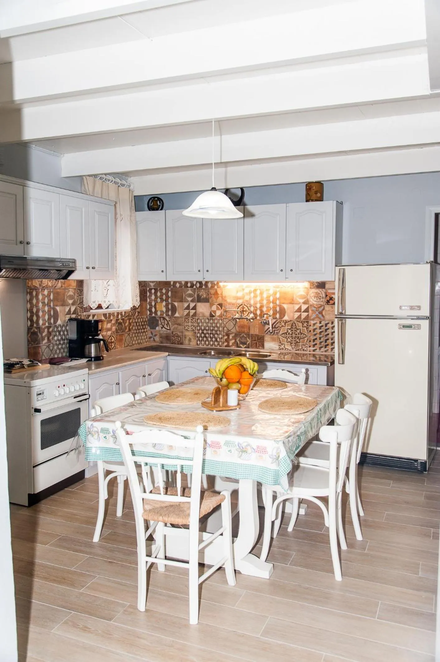 Kitchen or kitchenette in KasteliSuites