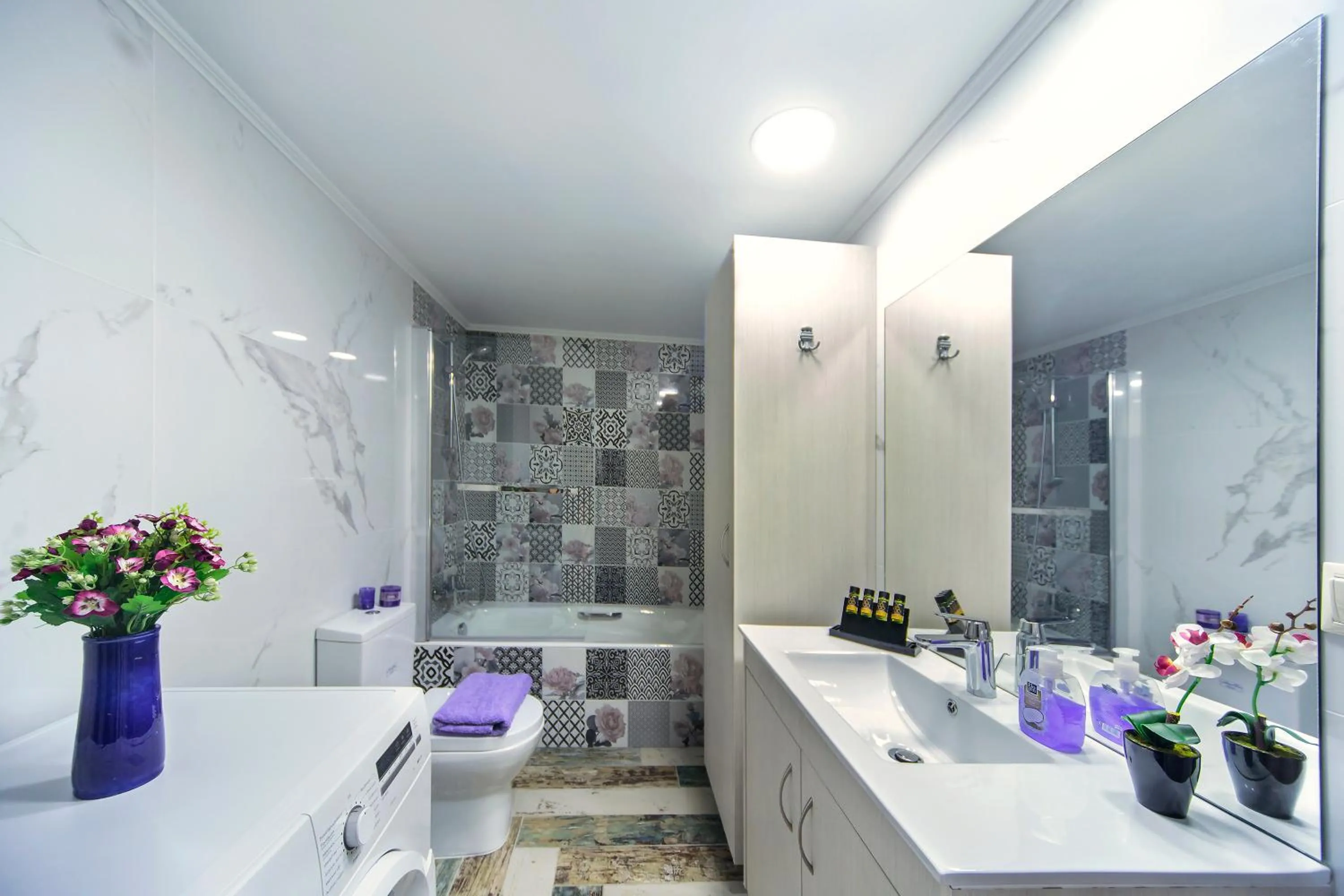 Bathroom in KasteliSuites