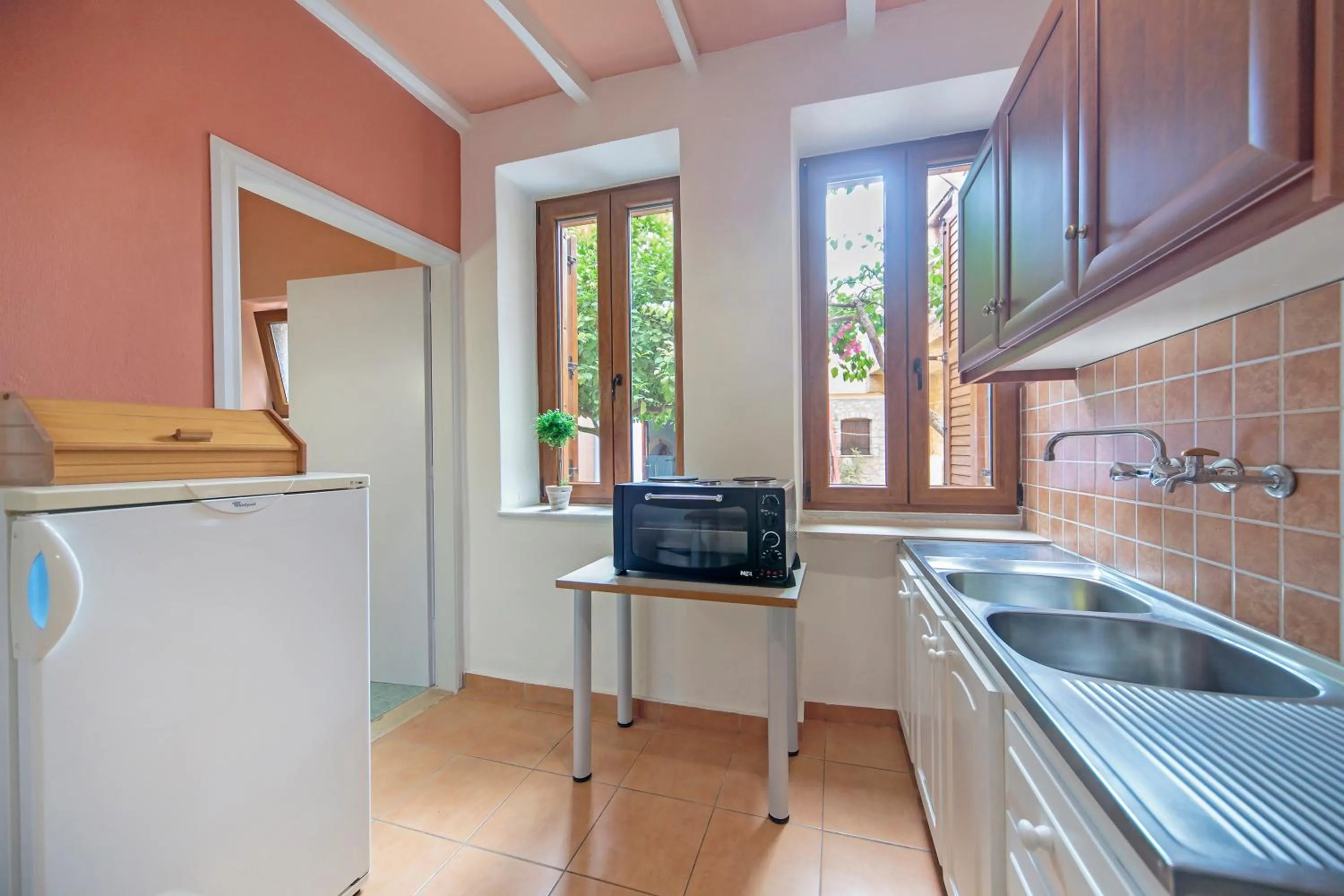 Kitchen or kitchenette in KasteliSuites