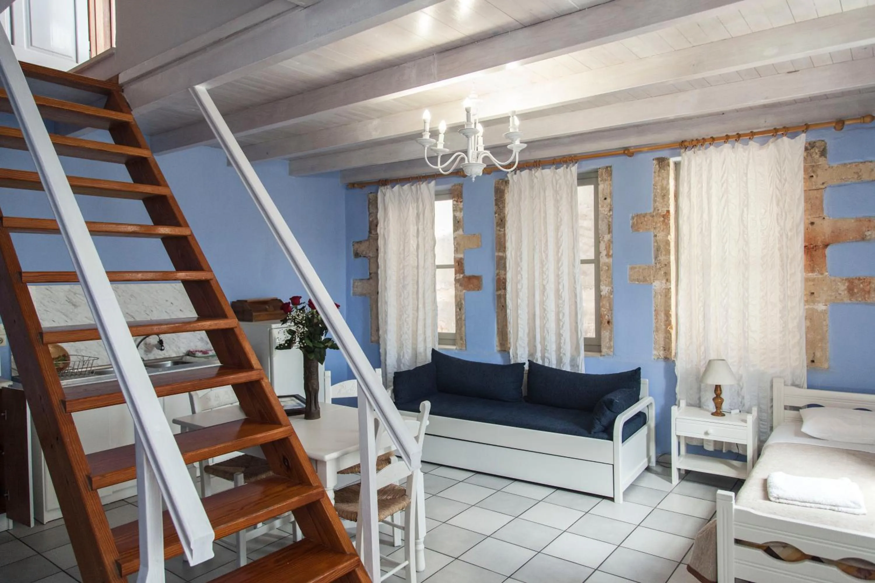 Dining area in KasteliSuites