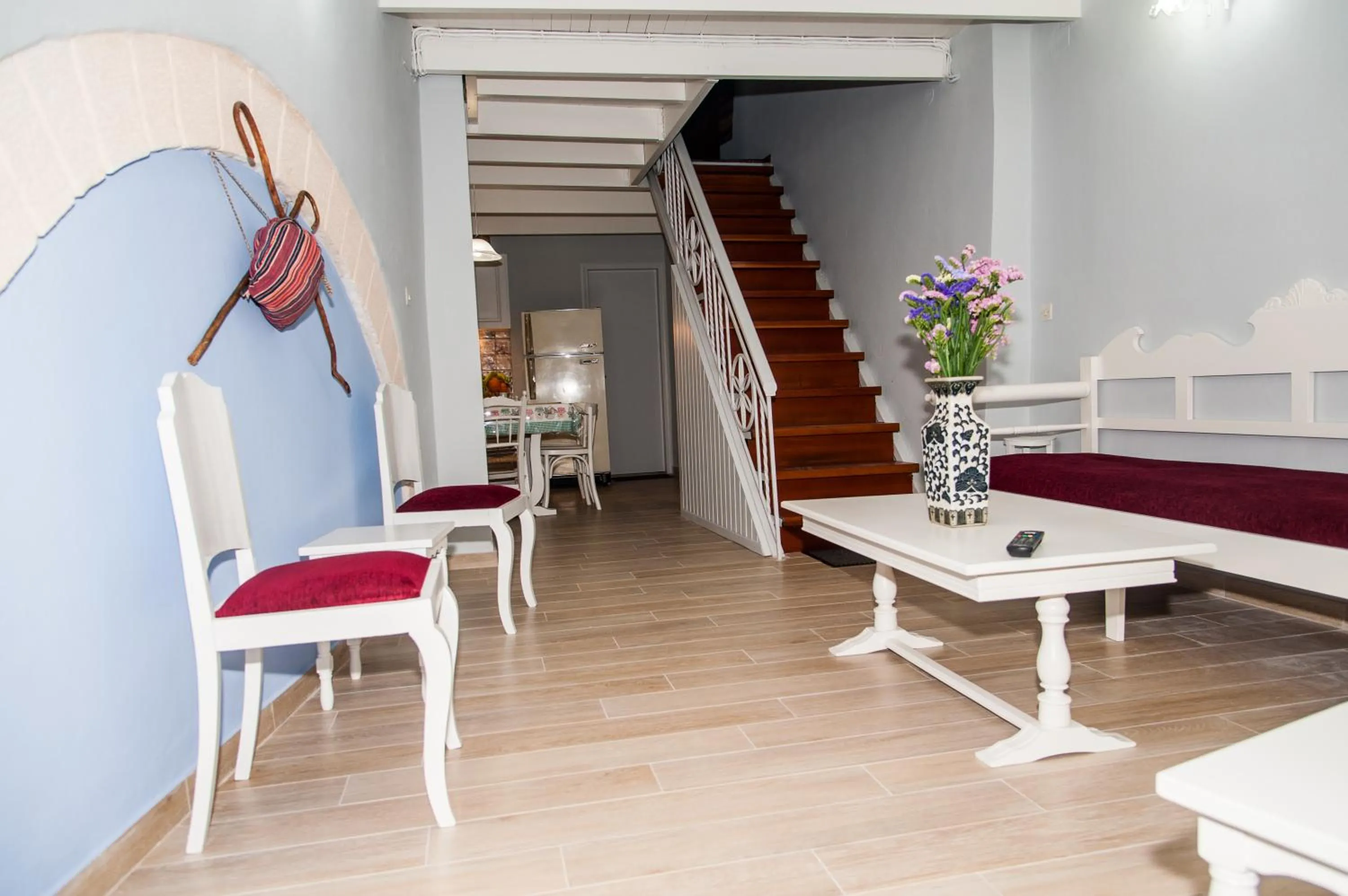 Dining area in KasteliSuites