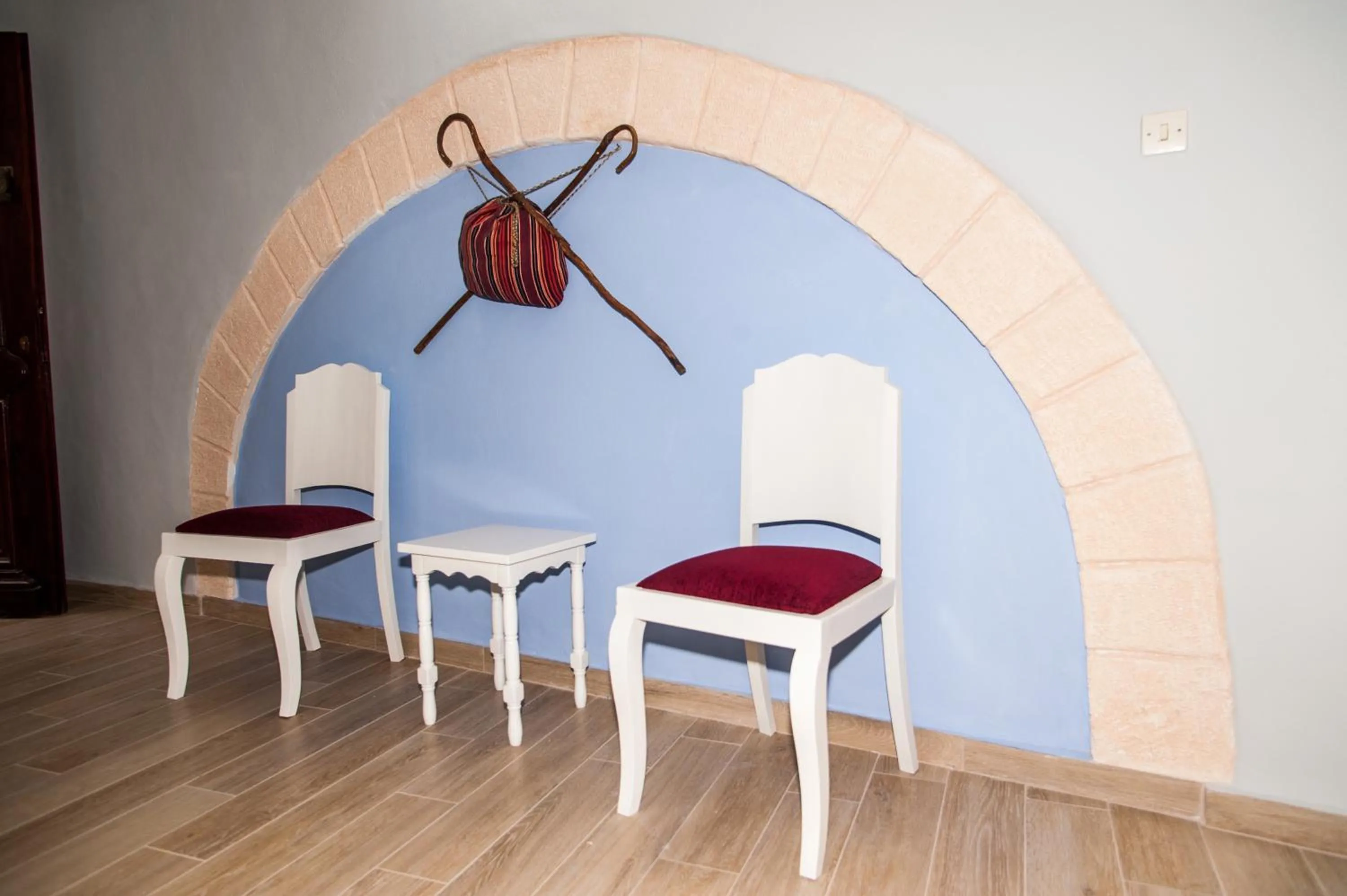 Dining area in KasteliSuites