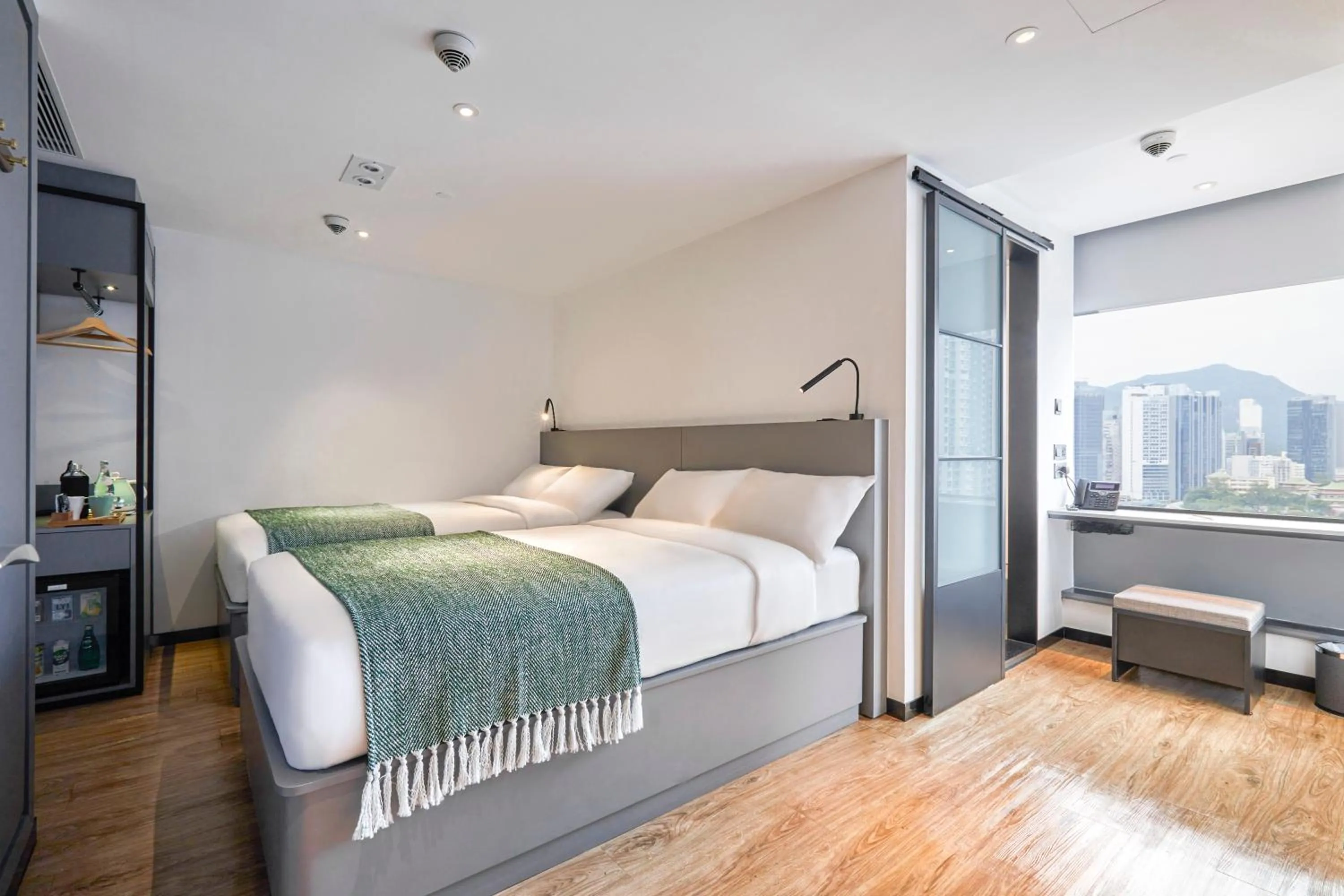 Photo of the whole room, Bed in Urbanwood Ap Lei Chau