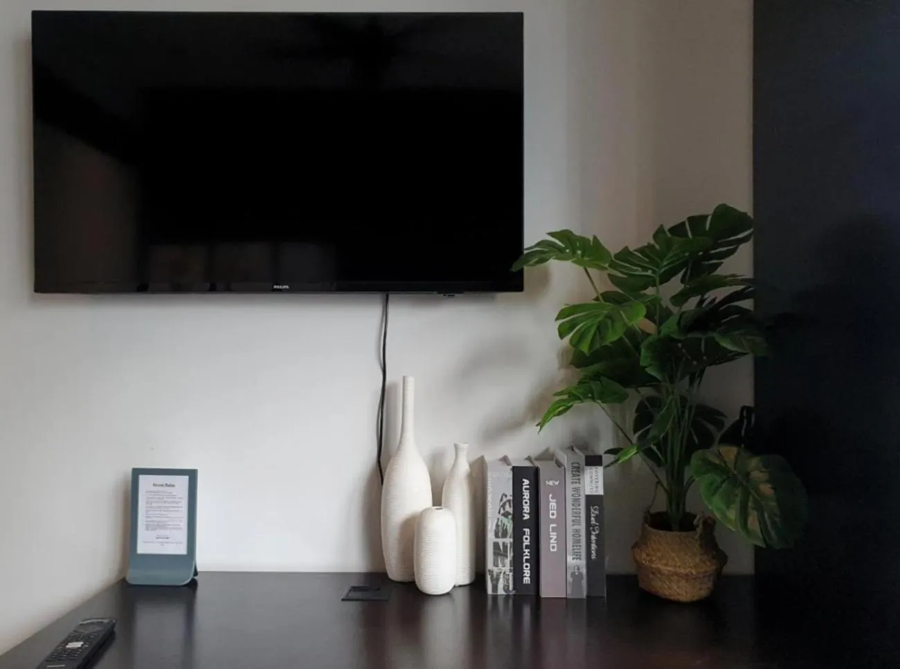 Communal lounge/ TV room in Scarletz Suites KLCC Twin Tower by Purple Orchid