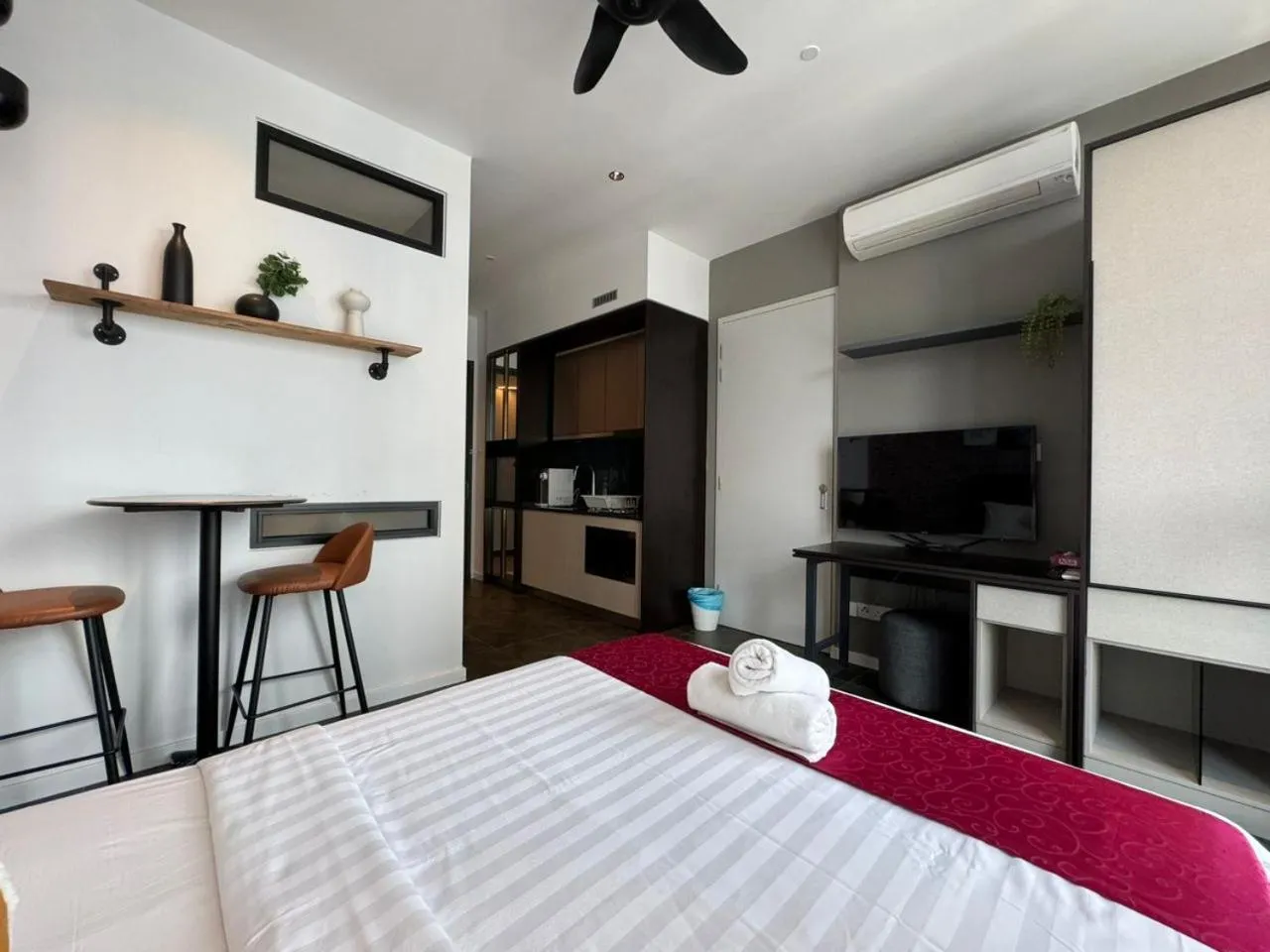 Bed in Scarletz Suites KLCC Twin Tower by Purple Orchid