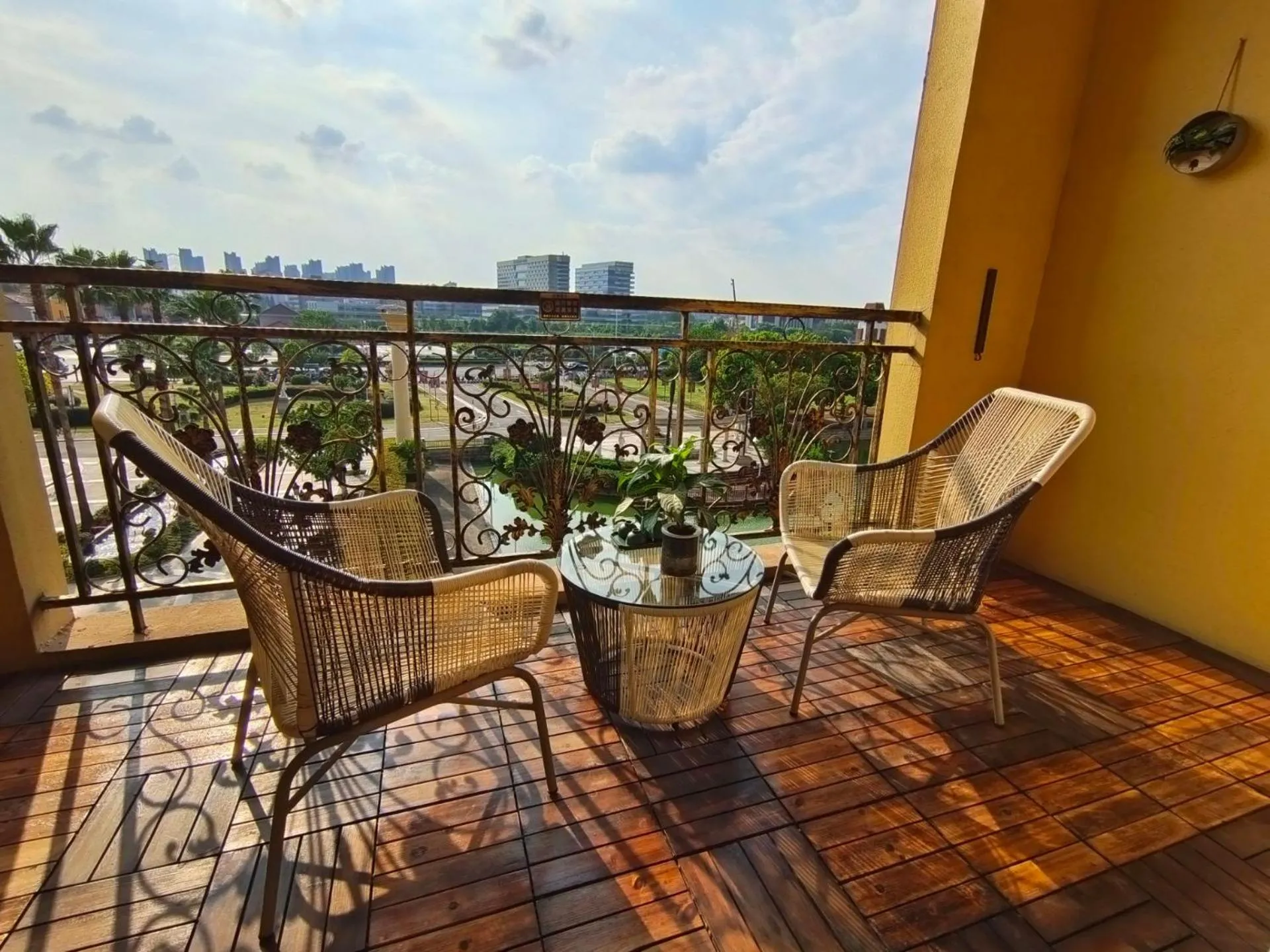 Balcony/Terrace in Suning Universal Hotel