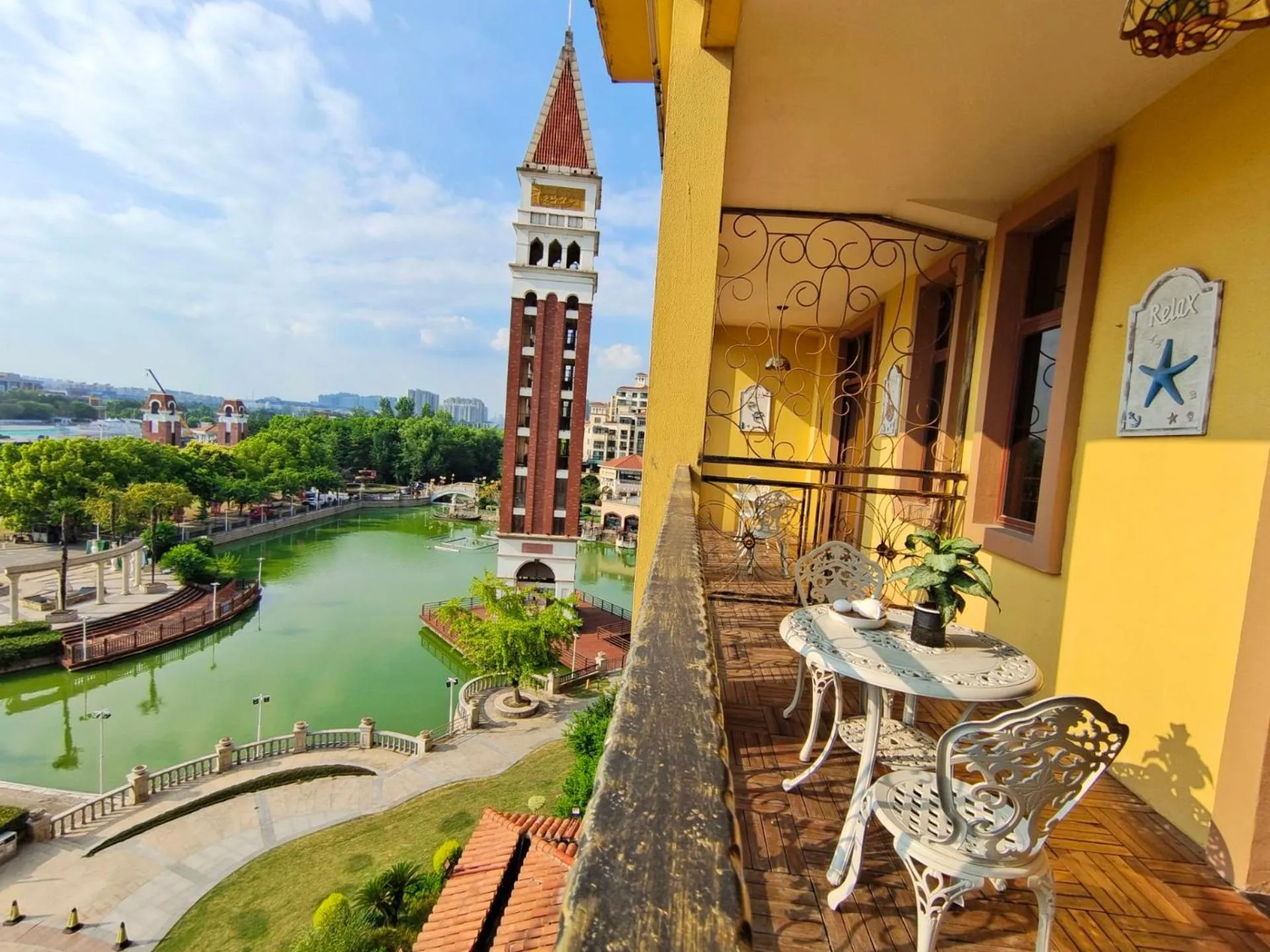 Balcony/Terrace in Suning Universal Hotel
