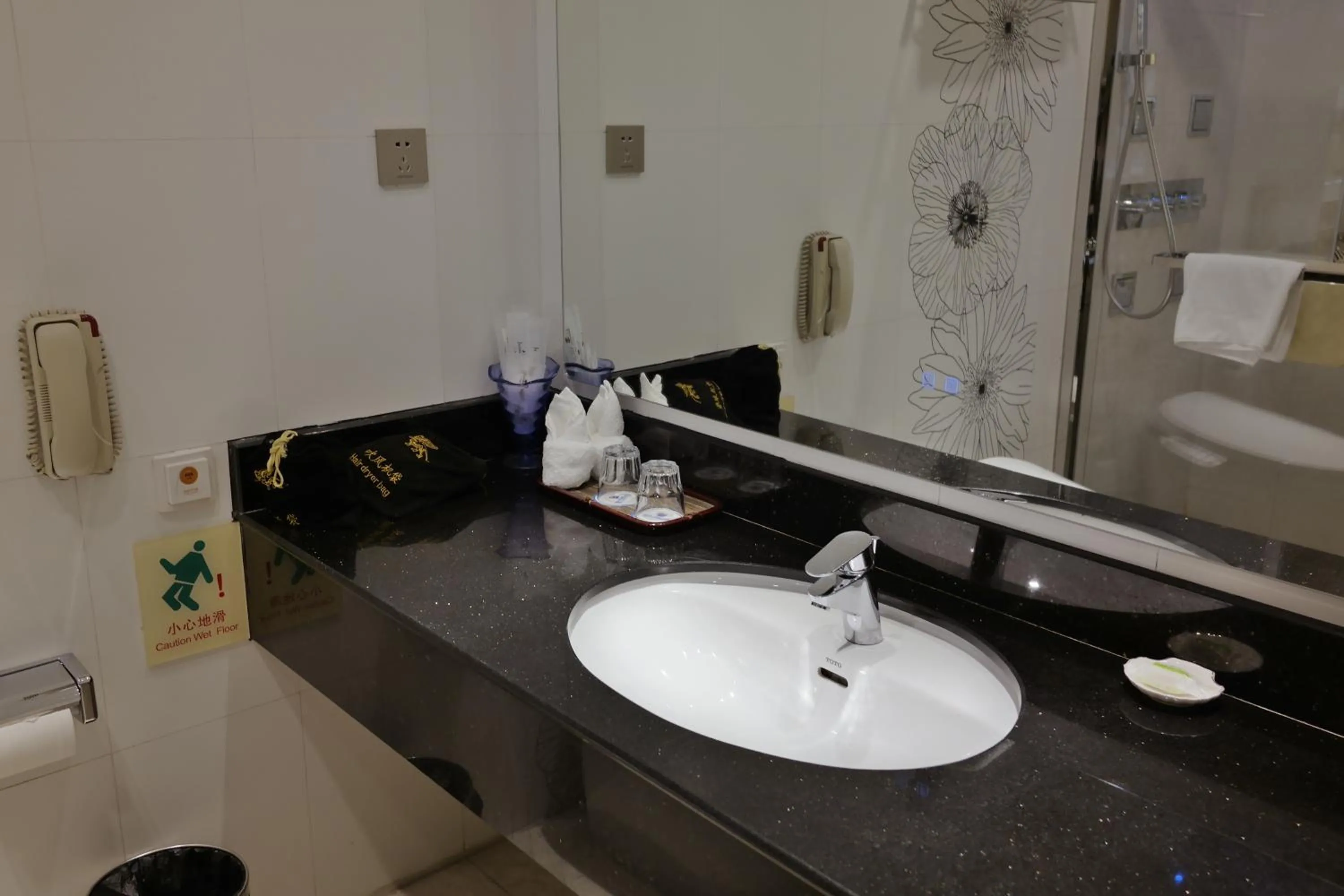 Bathroom in Suning Universal Hotel