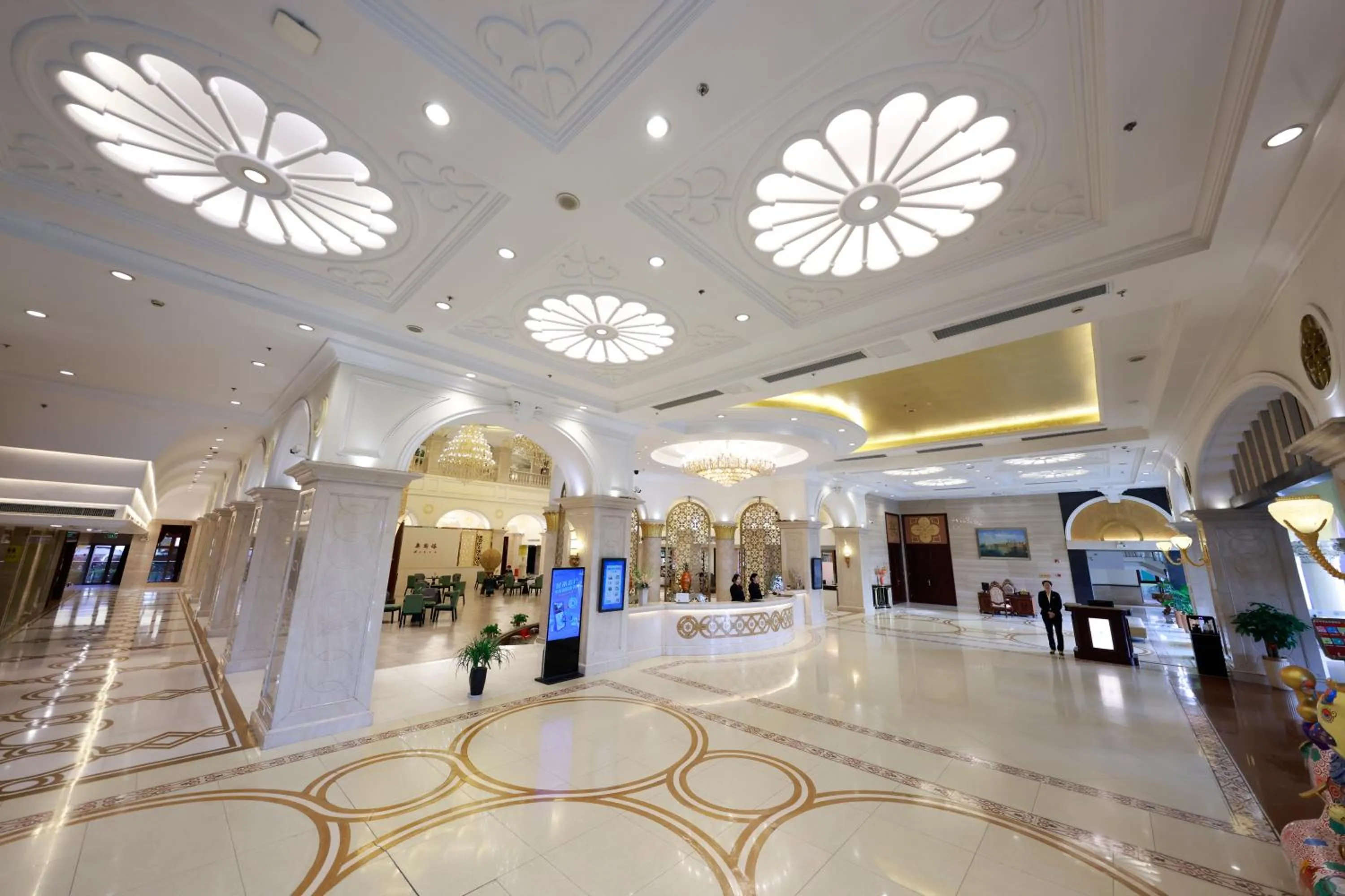 group of guests in Suning Universal Hotel