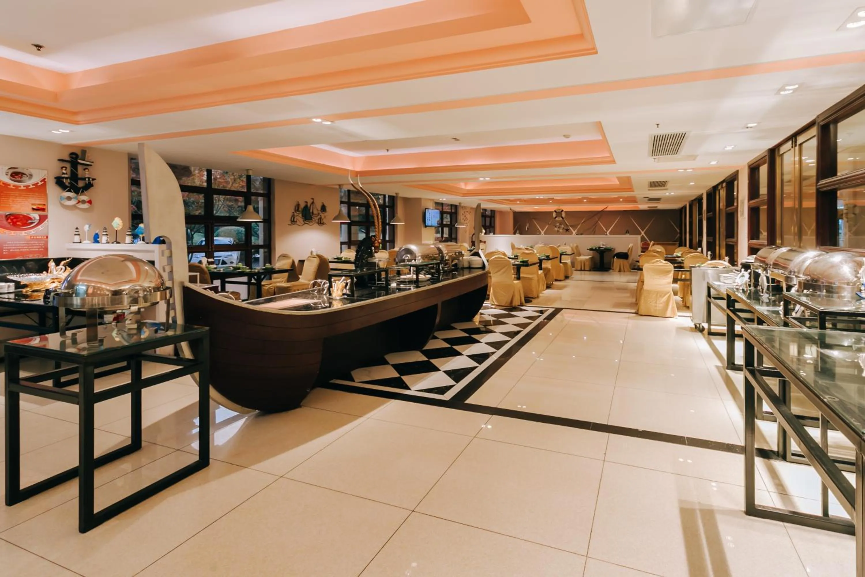 Restaurant/places to eat in Suning Universal Hotel