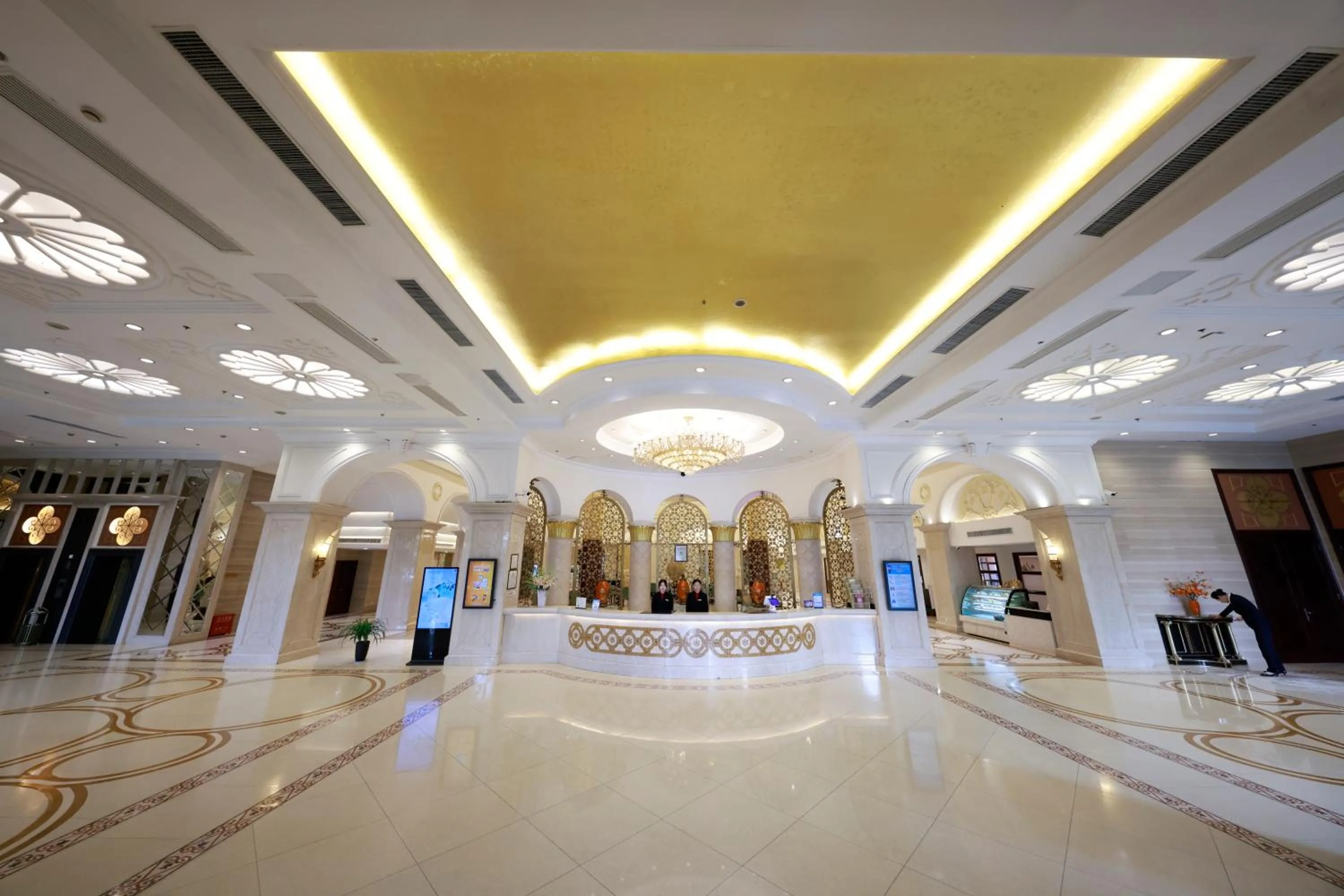 Lobby or reception in Suning Universal Hotel