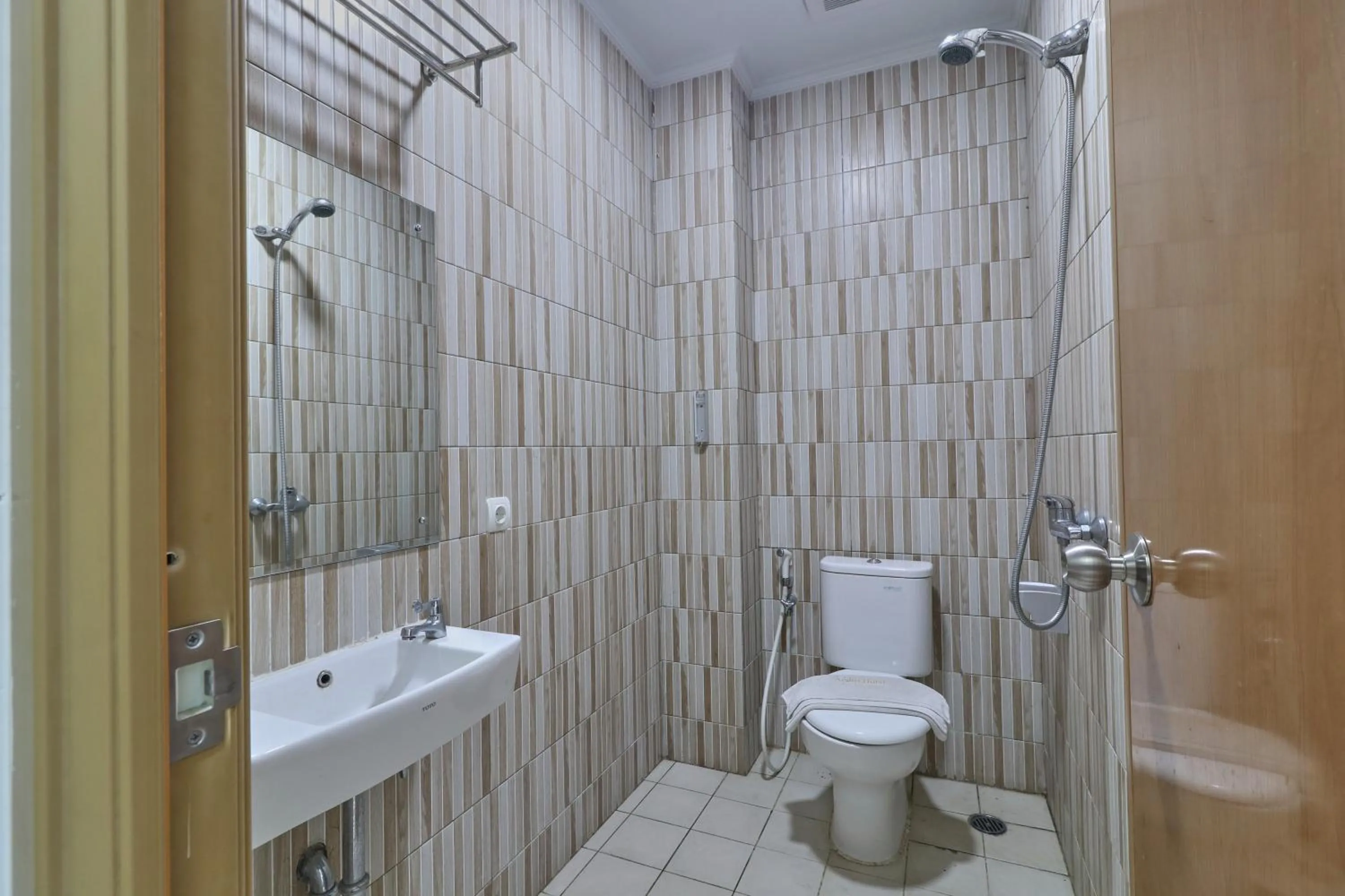 Bathroom in Aranis Hotel