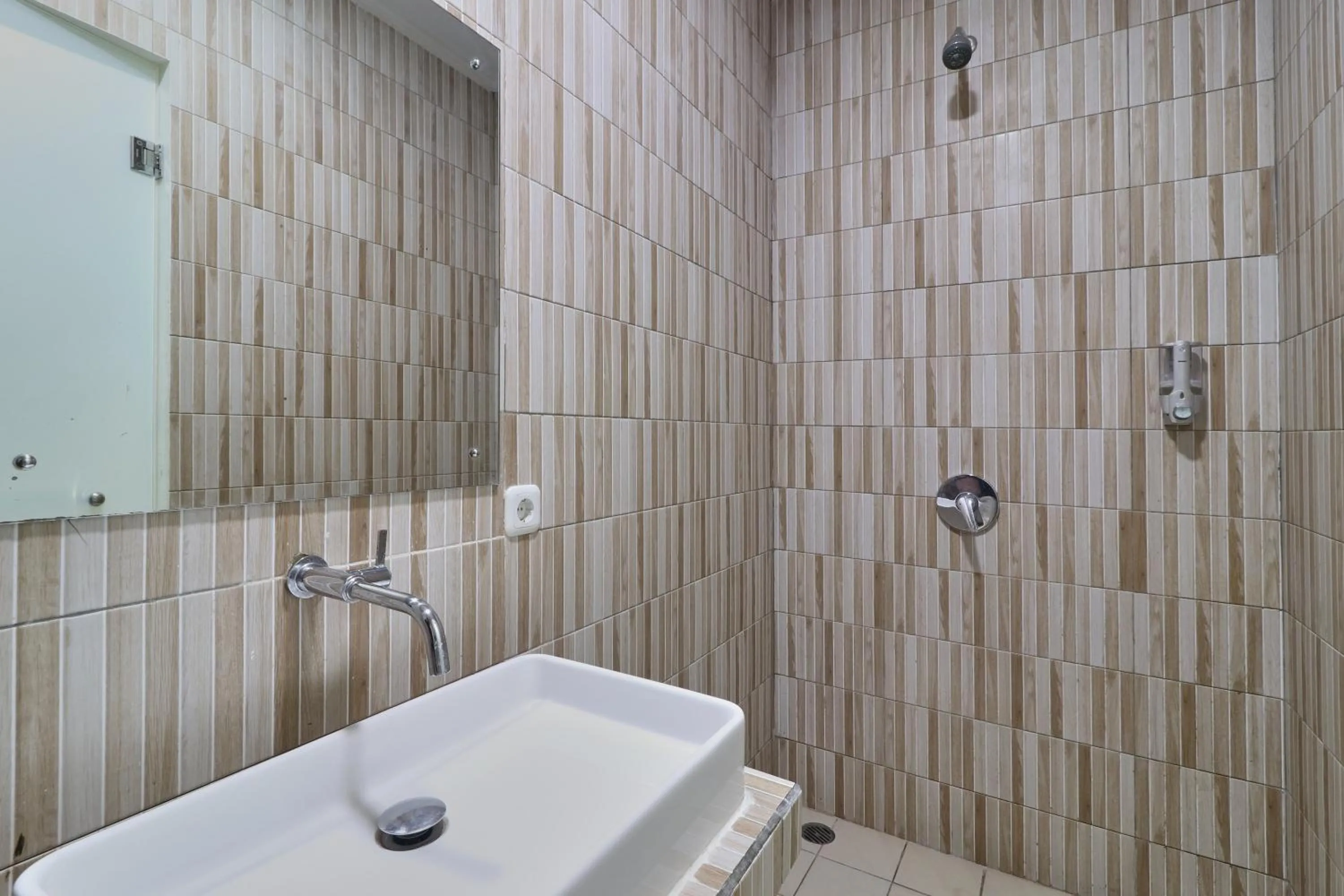 Bathroom in Aranis Hotel