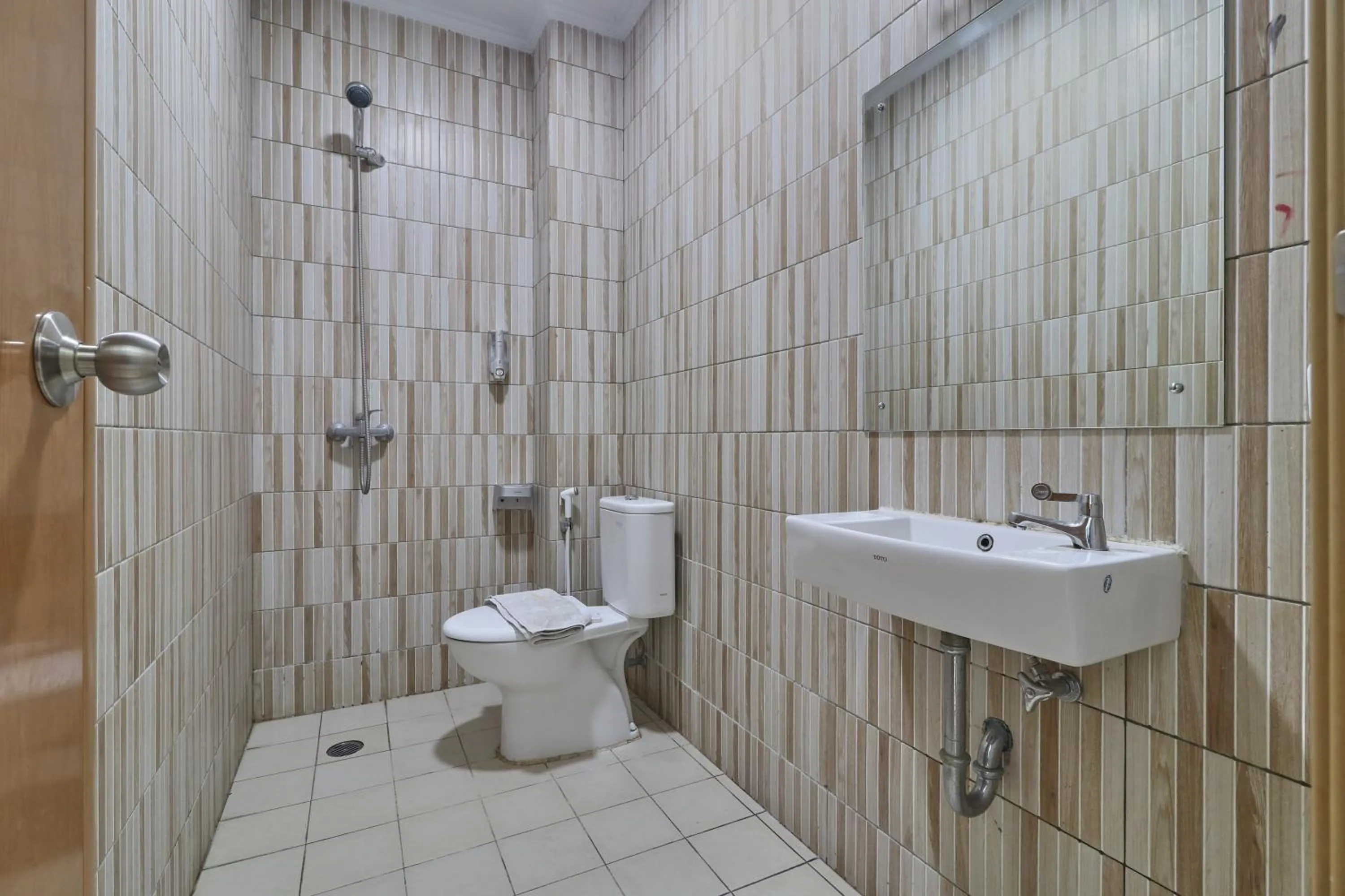 Bathroom in Aranis Hotel