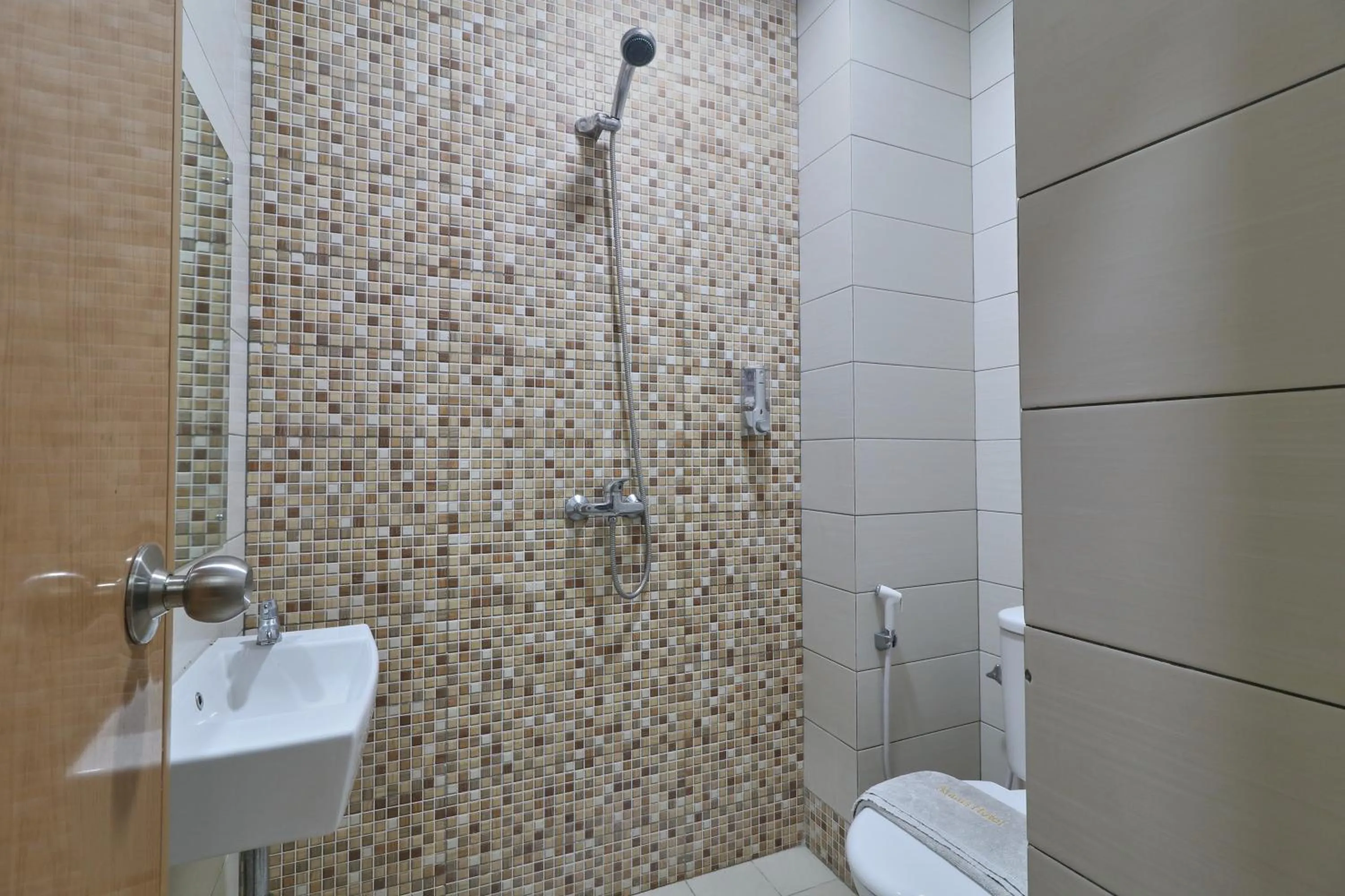 Bathroom in Aranis Hotel