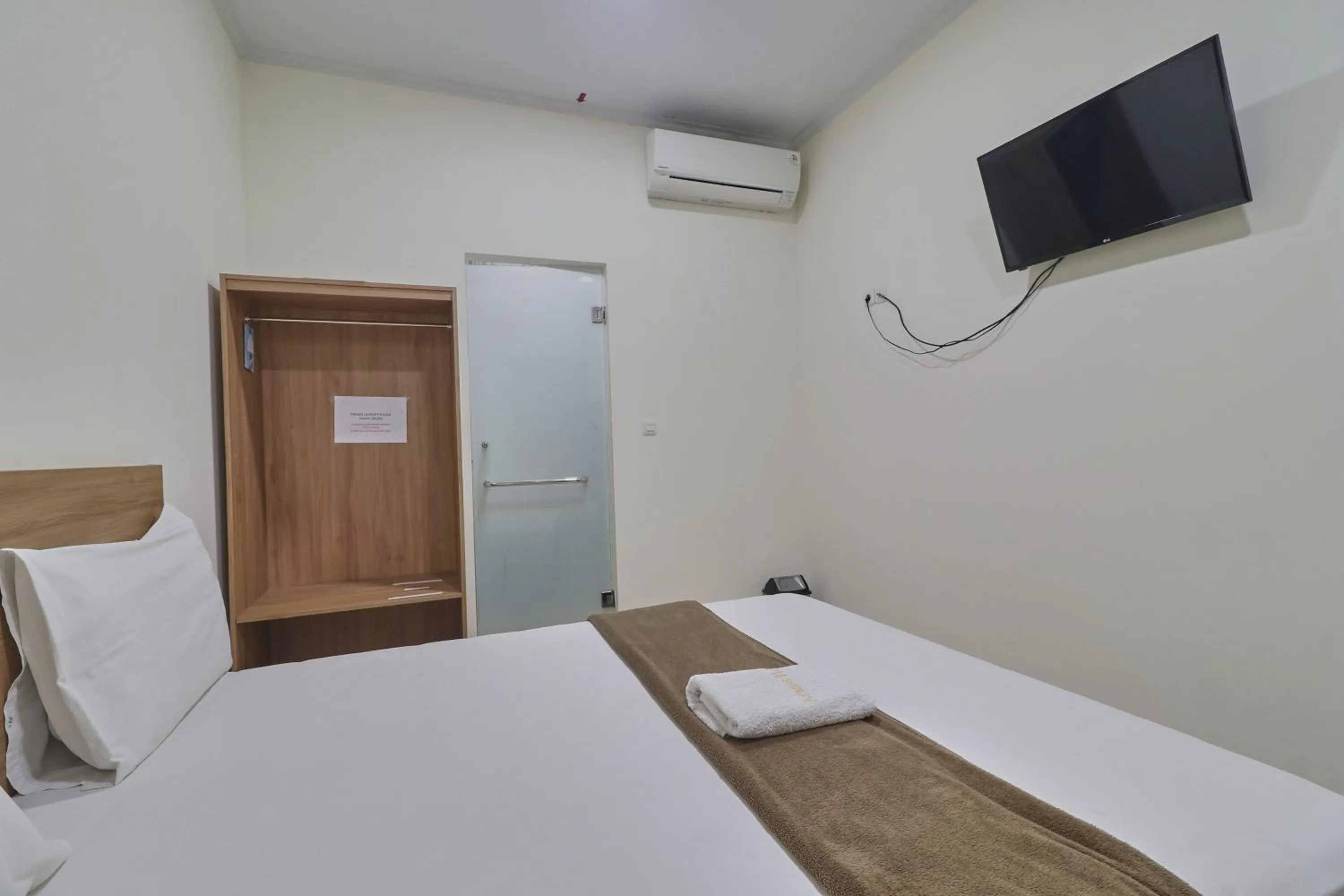 Bedroom, Bed in Aranis Hotel