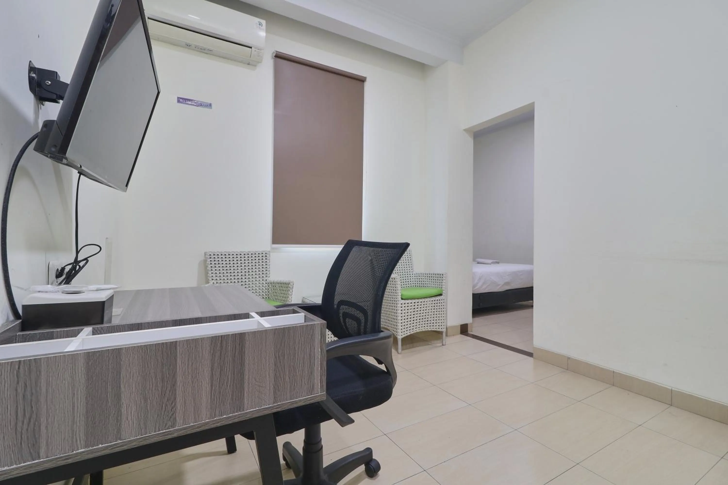 TV and multimedia, Bed in Aranis Hotel