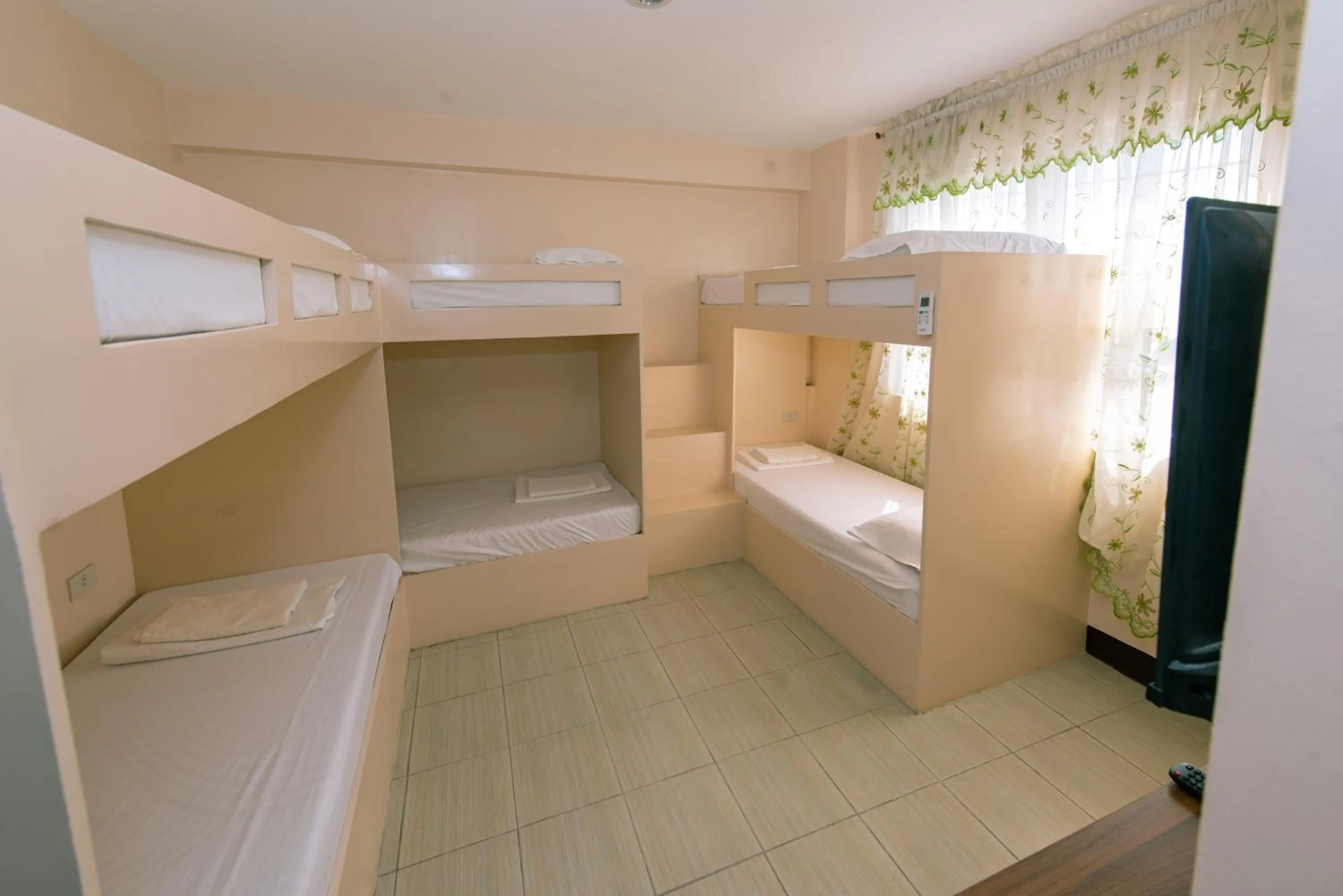 Bed in FB Budgetel Suites