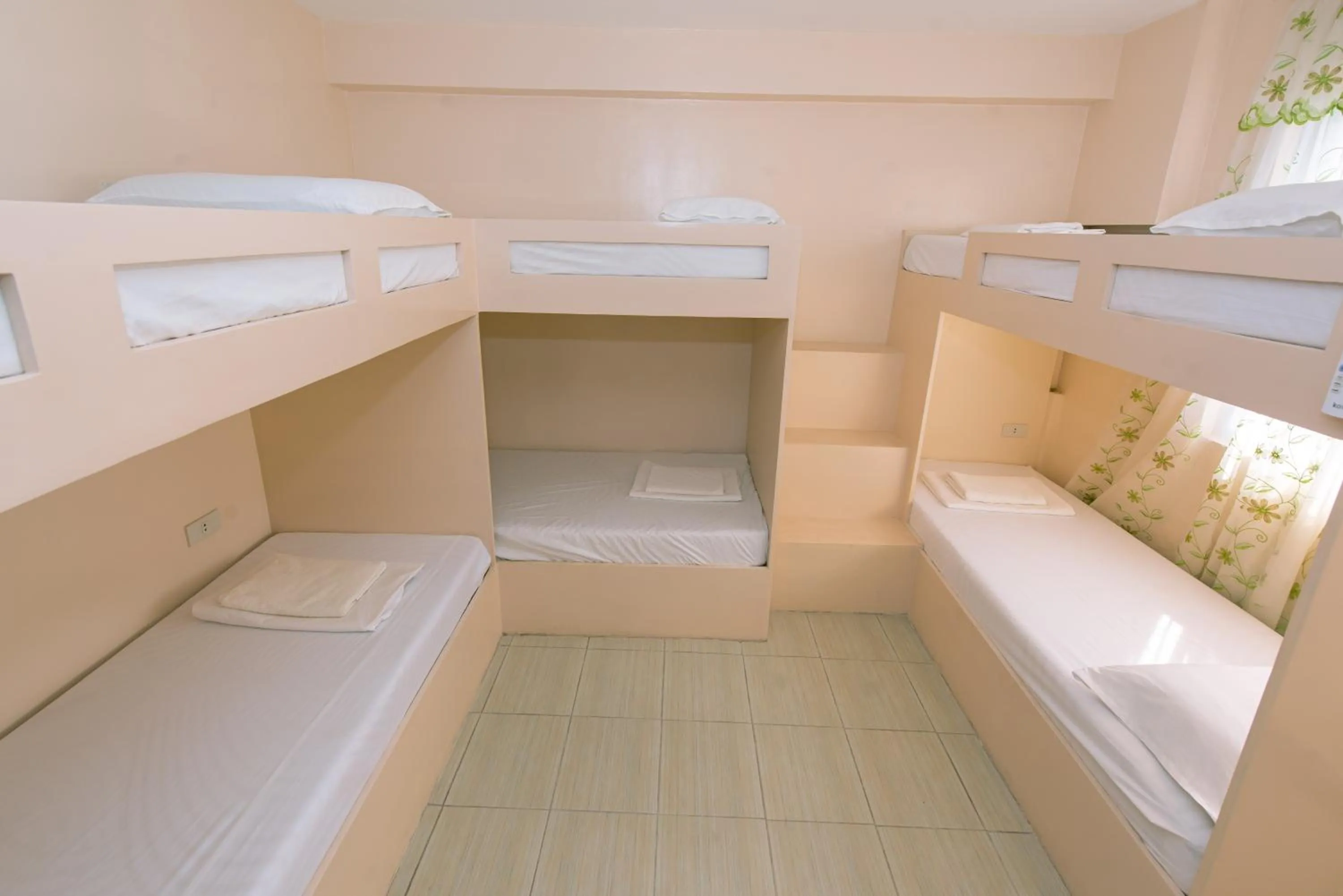 Bed in FB Budgetel Suites