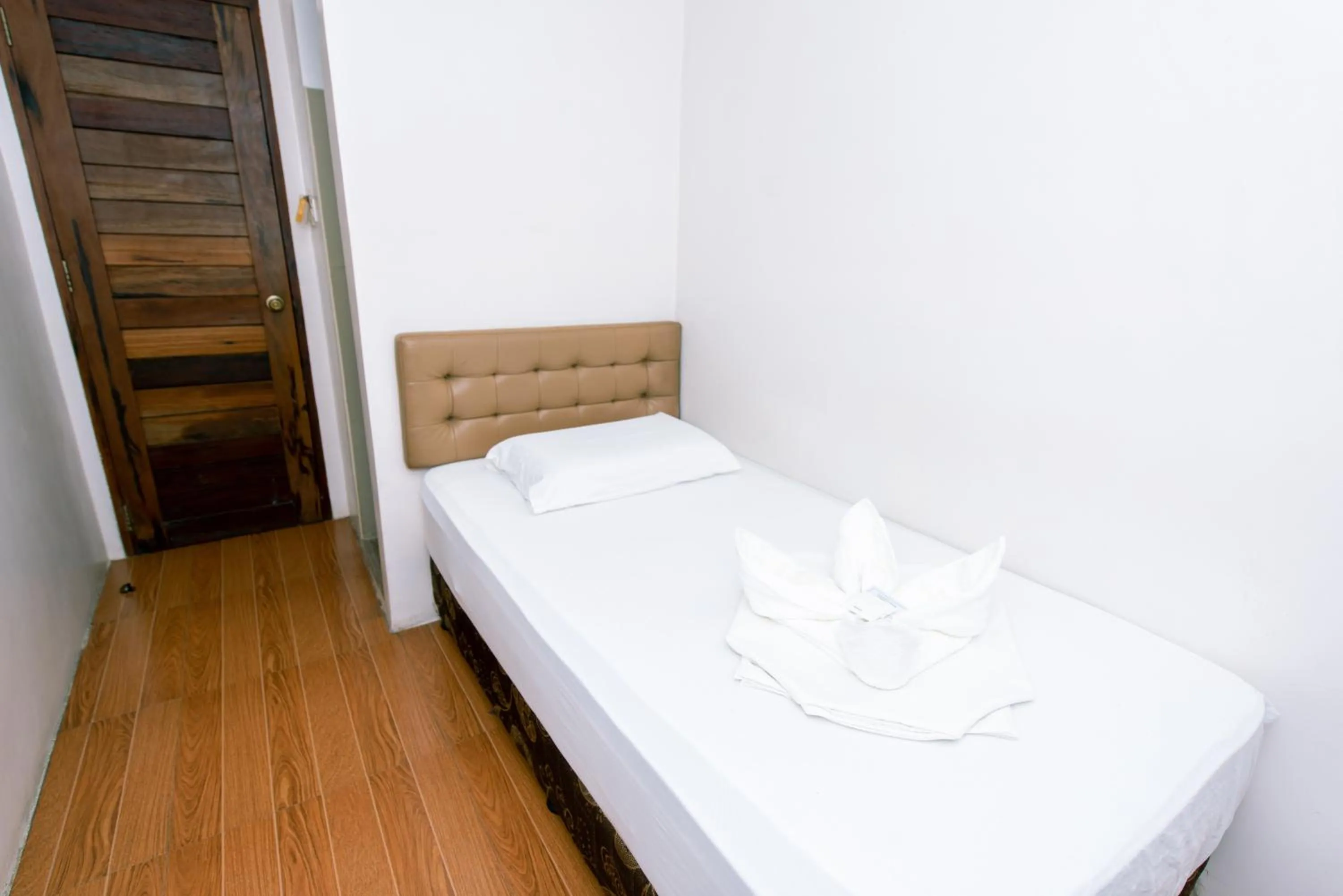 Bed in FB Budgetel Suites