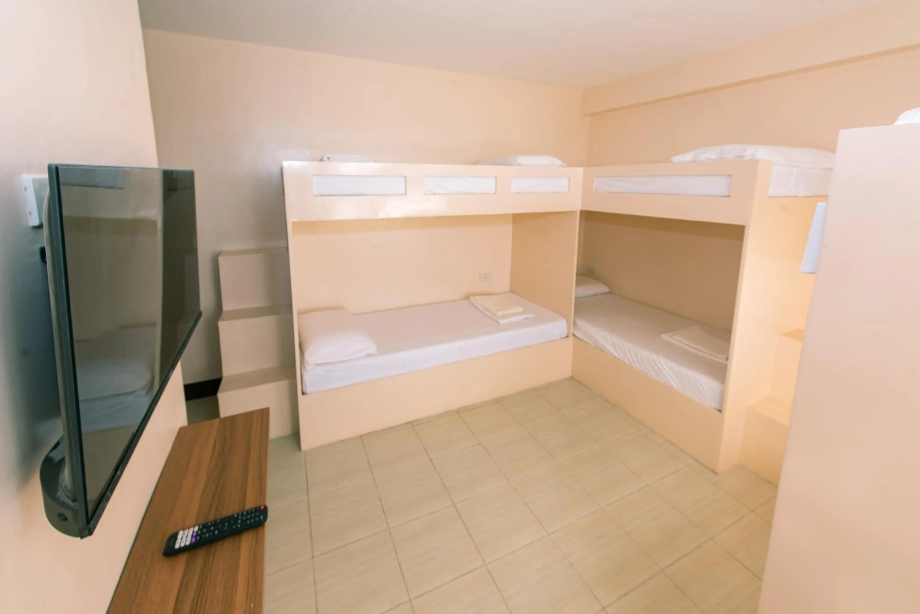 Bed in FB Budgetel Suites