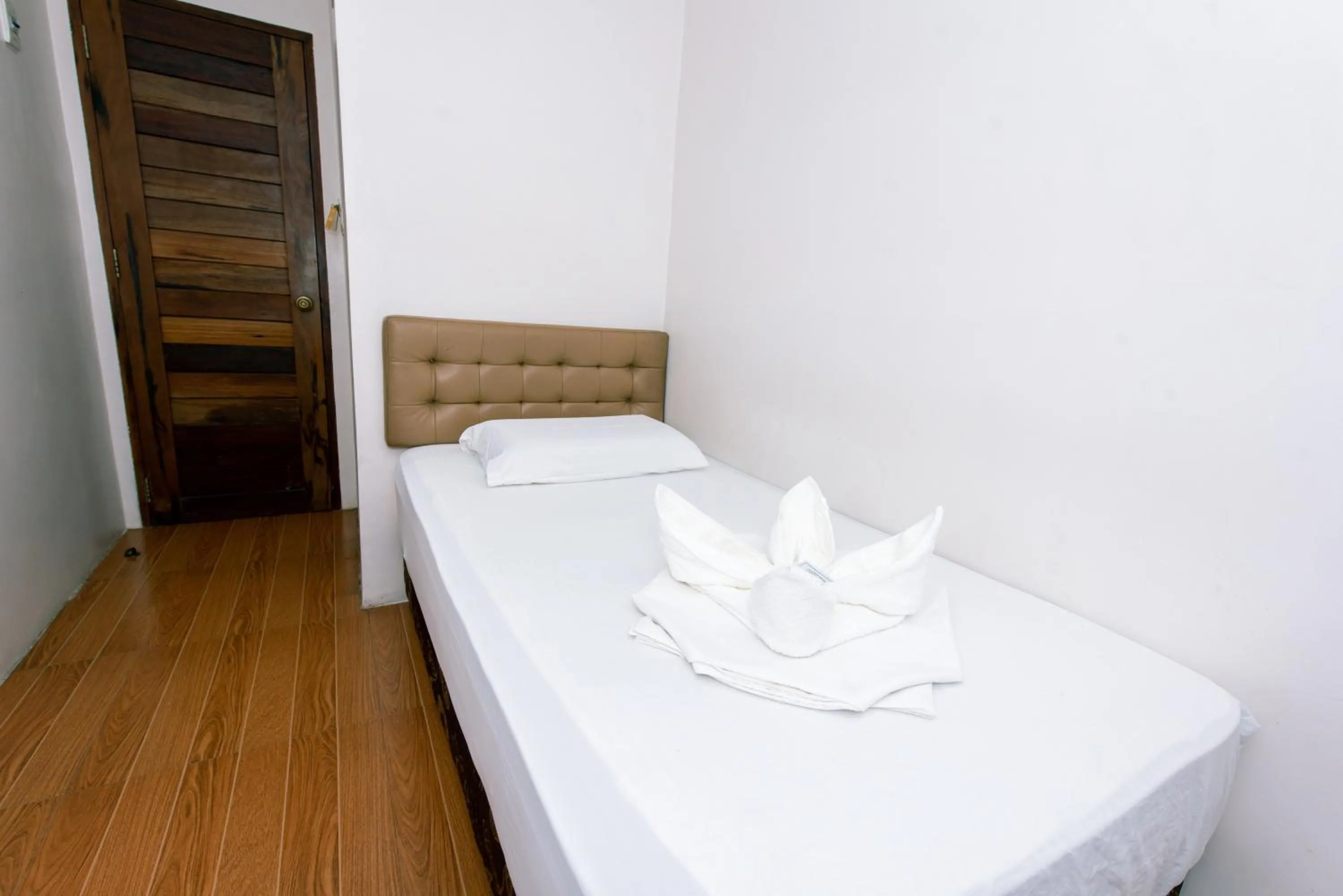 Bed in FB Budgetel Suites