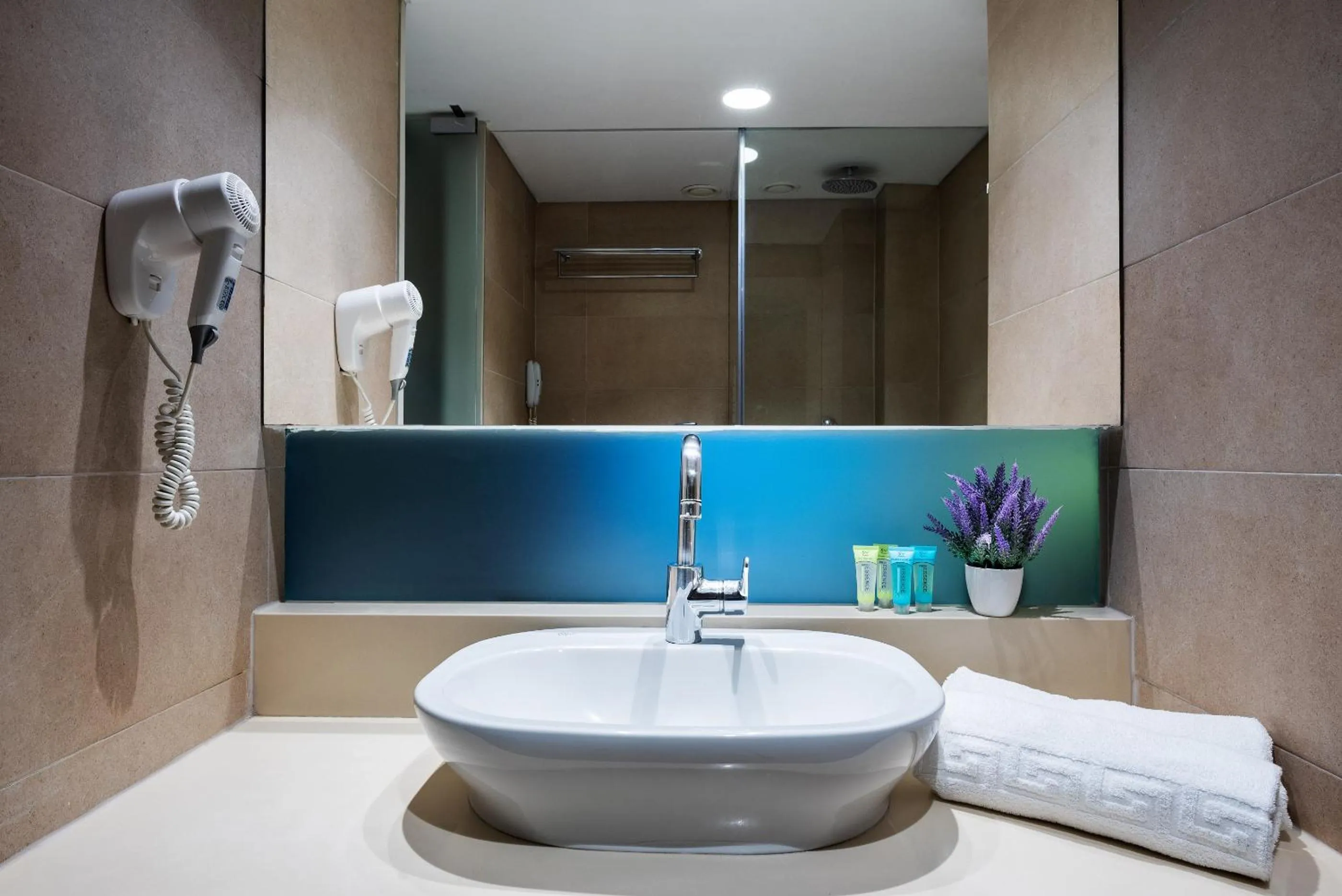 Shower in Angela Downtown Hotel