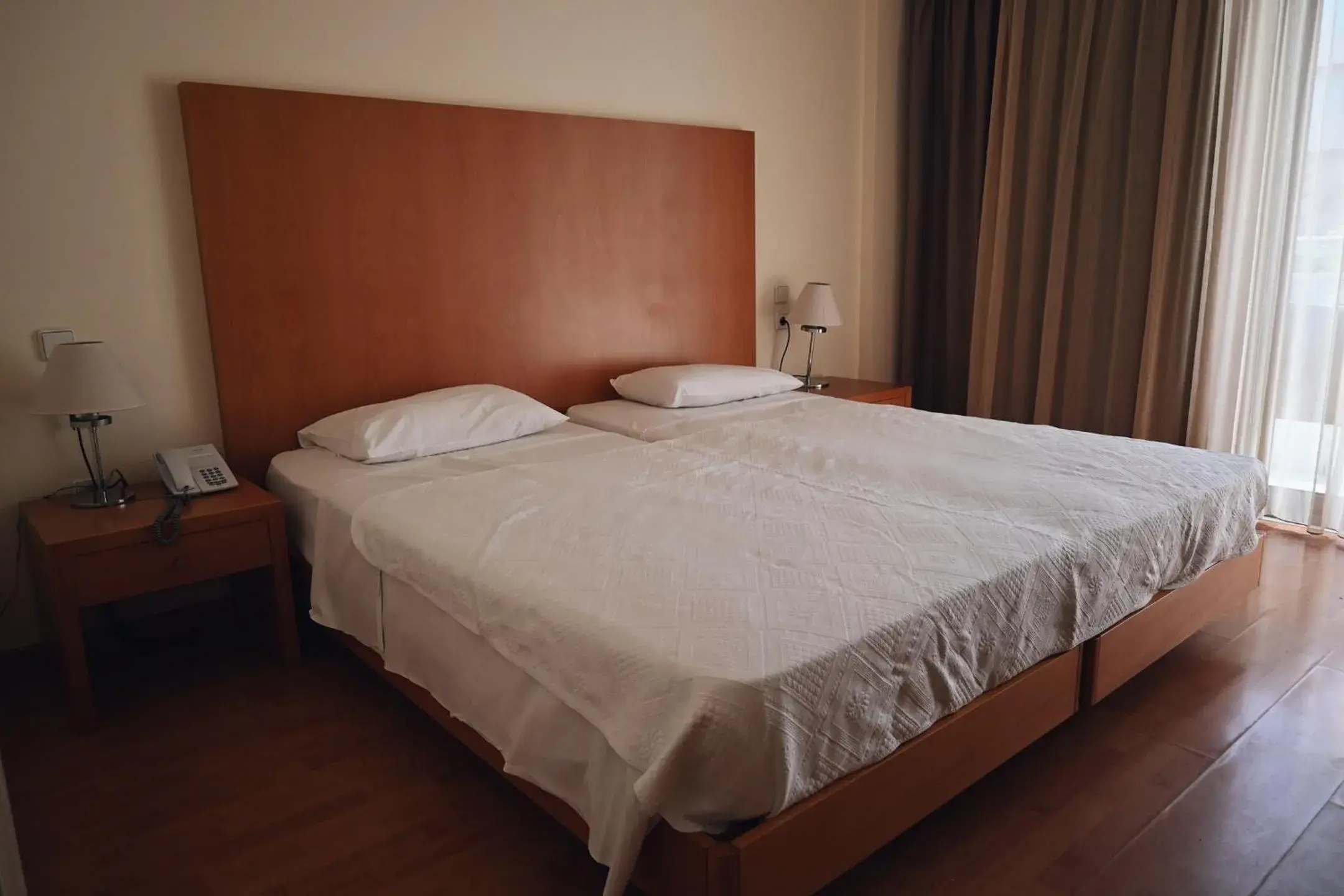 Classic Twin Room with Small Balcony in Angela Downtown Hotel Classic Twin Room with Small Balcony in Angela Downtown Hotel