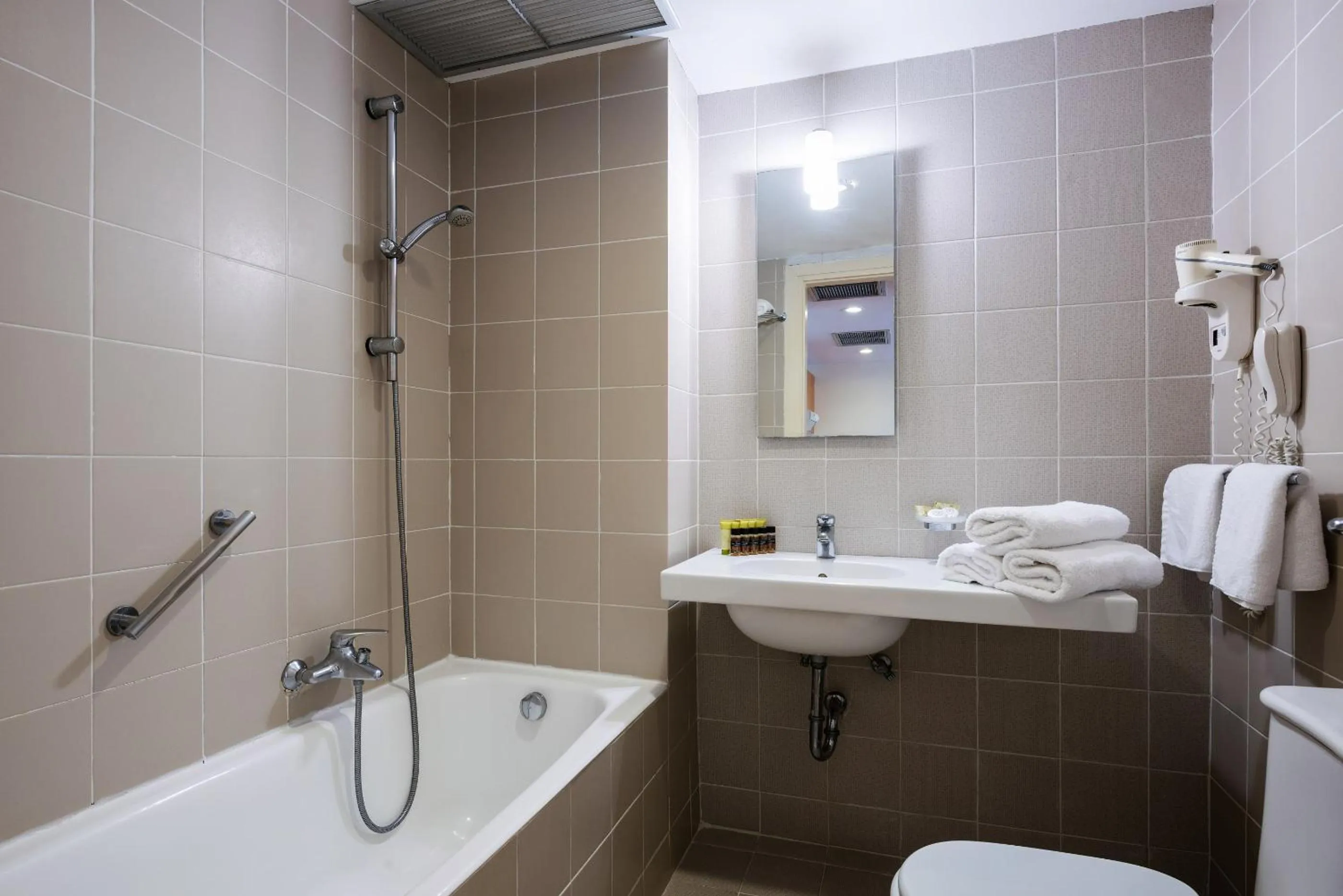 Toilet in Angela Downtown Hotel