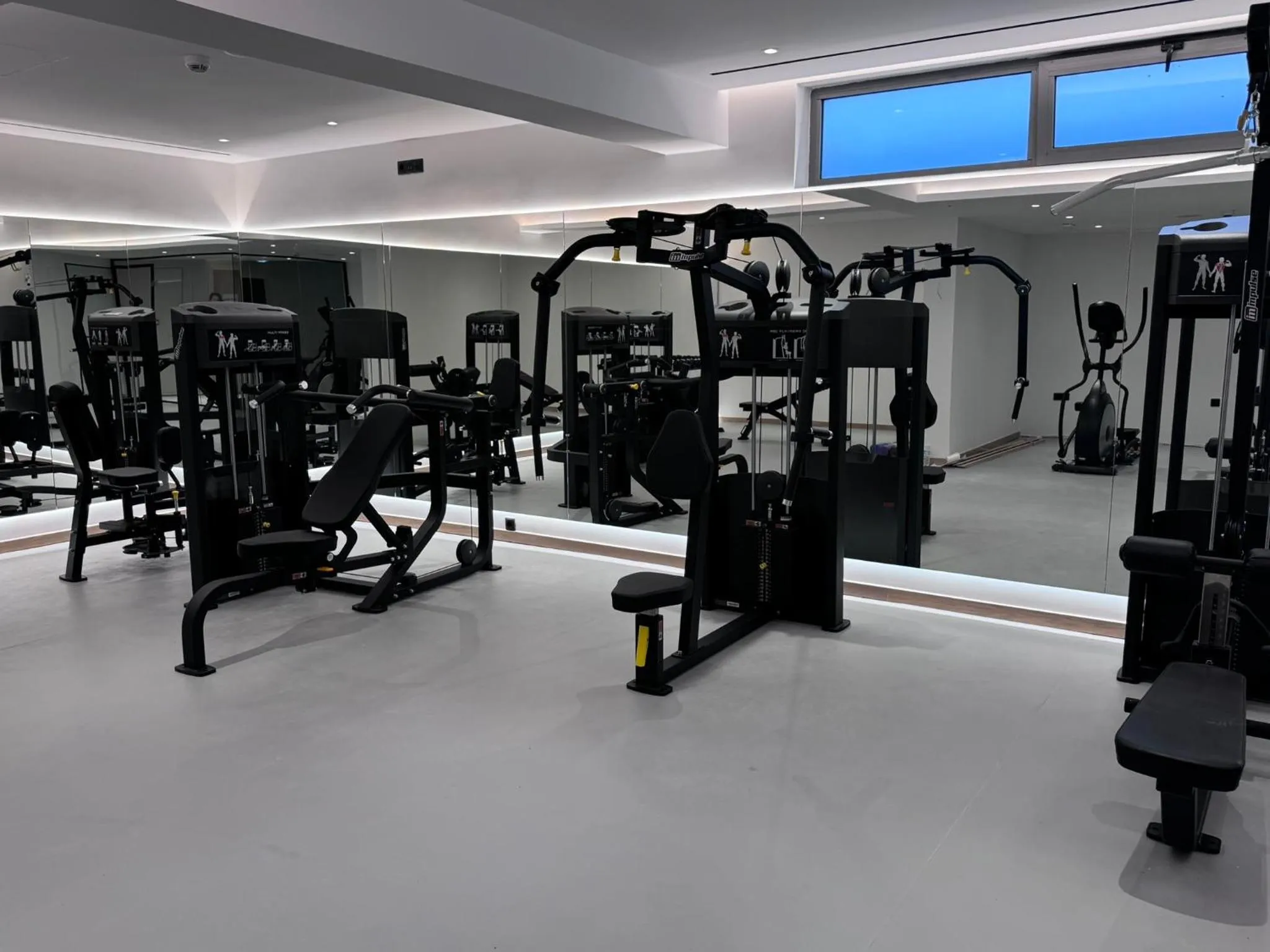 Fitness centre/facilities in Angela Downtown Hotel
