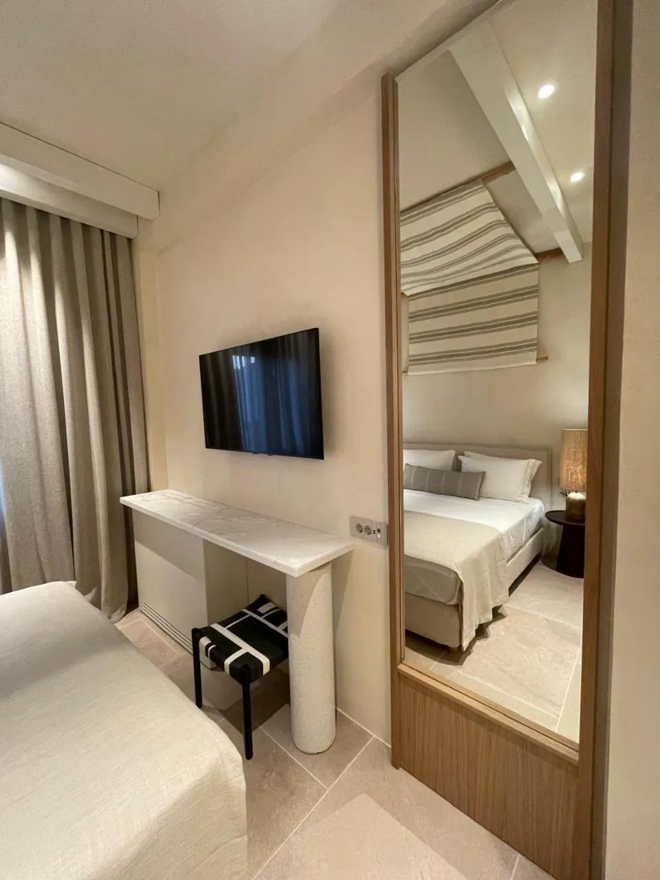 Bedroom, Bed in Atlantis Hotel