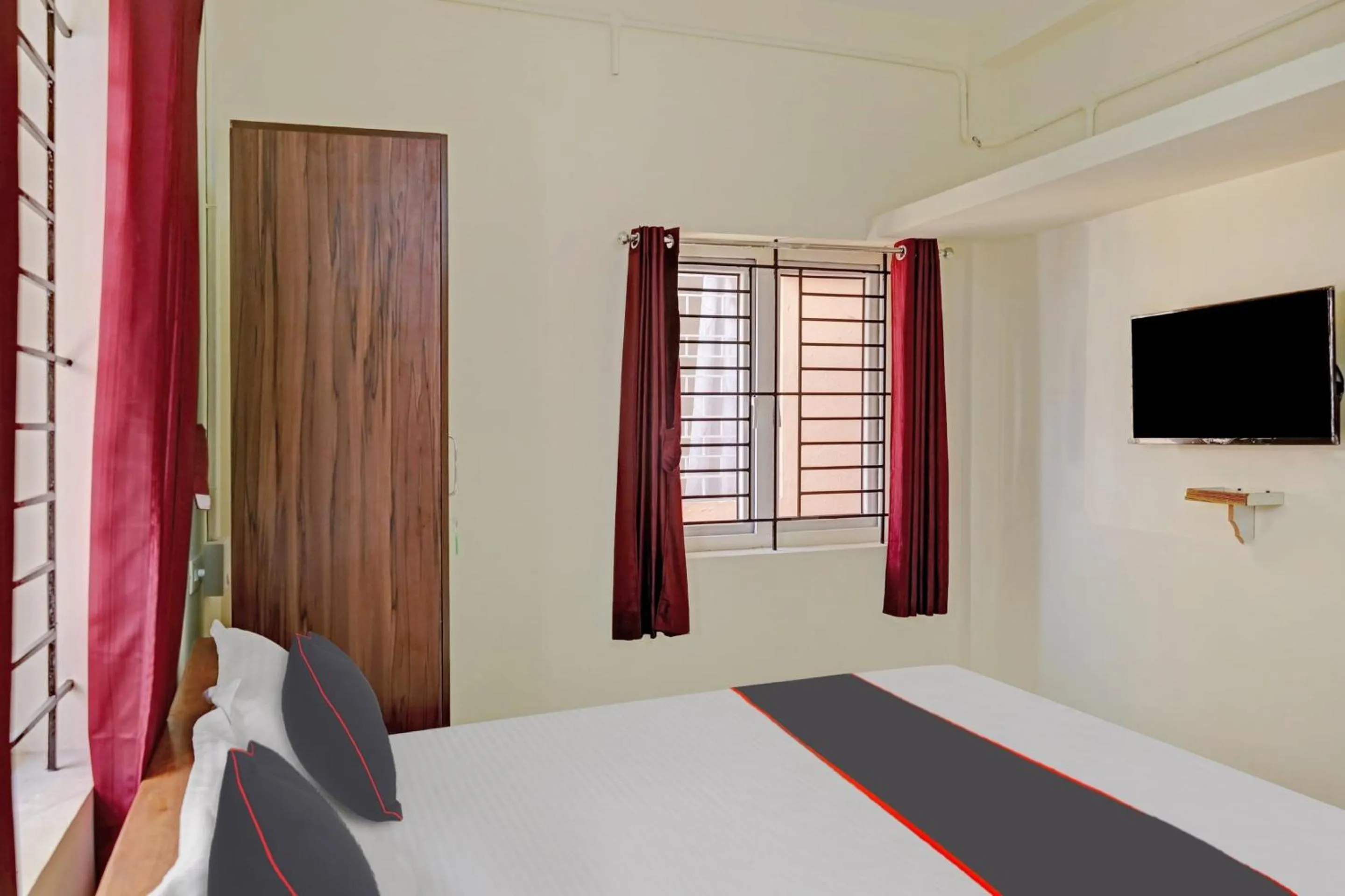 Bedroom, Bed in Collection O Orchid Residency Medavakkam
