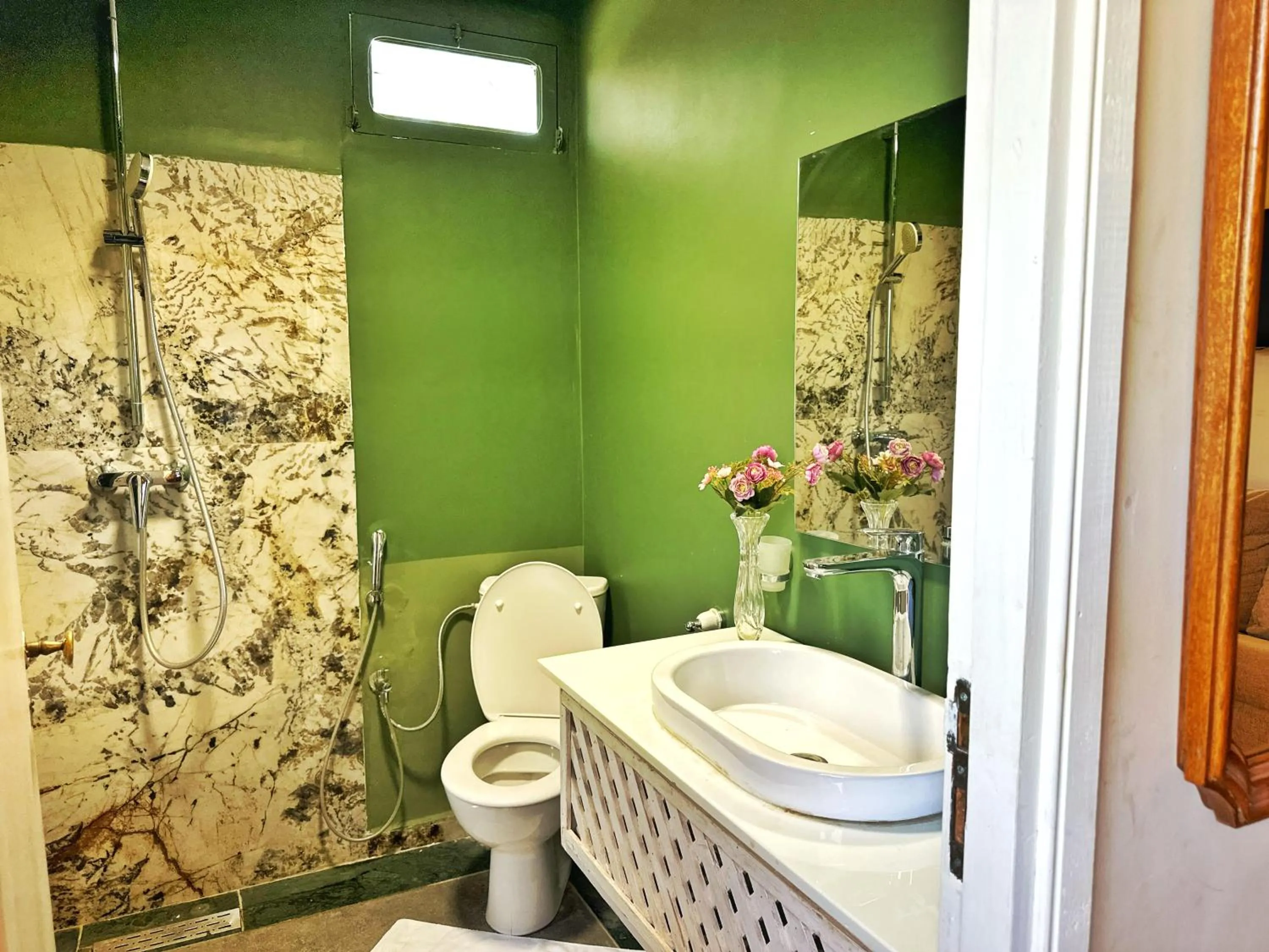 Shower in Riad salix d'agafay