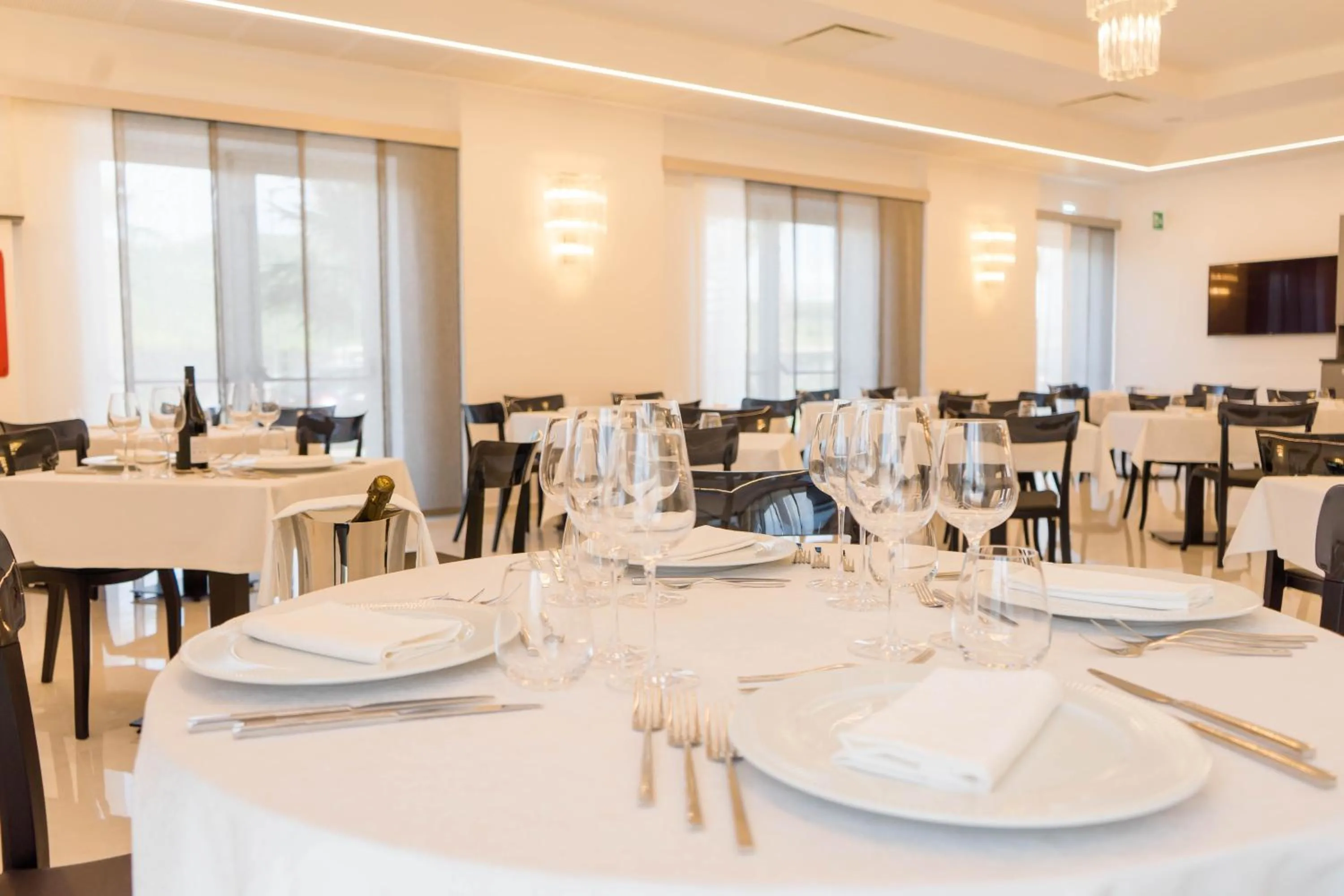 Restaurant/places to eat in PM Hotel