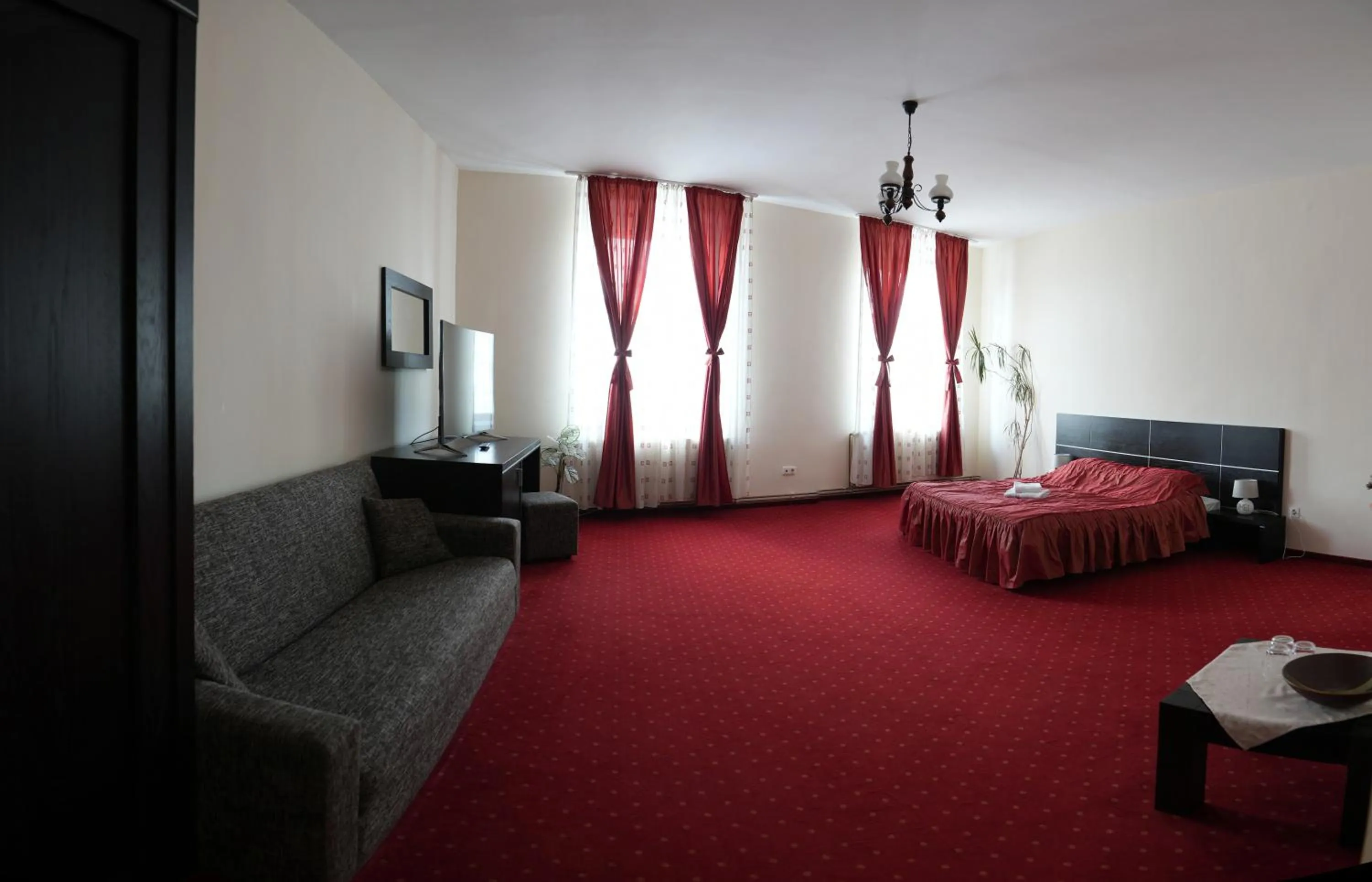 Bed in Hotel Rubin***