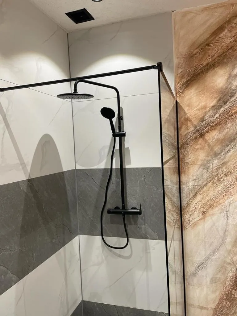 Shower in Hotel Rubin***