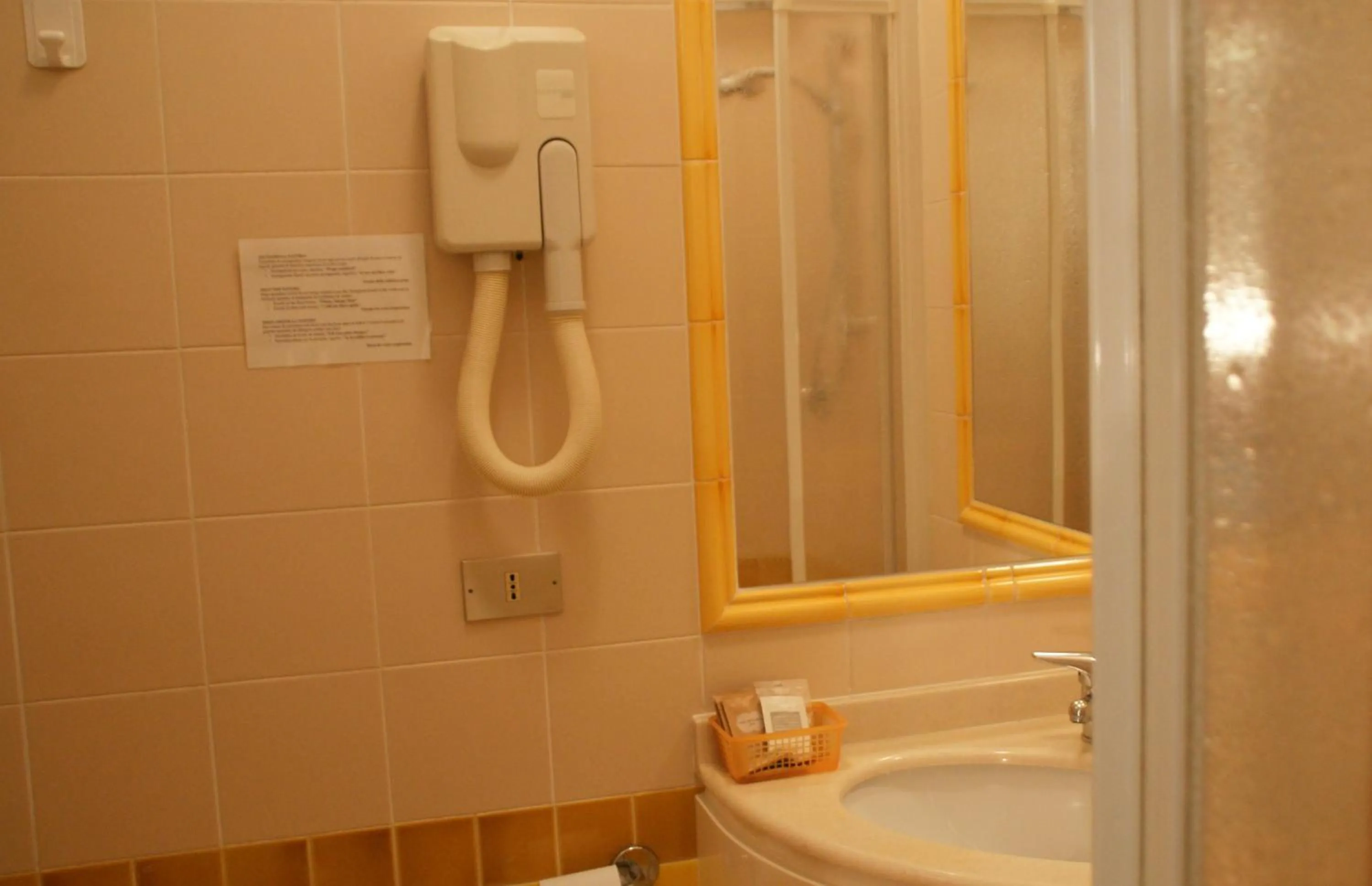 Shower in Hotel Verudella