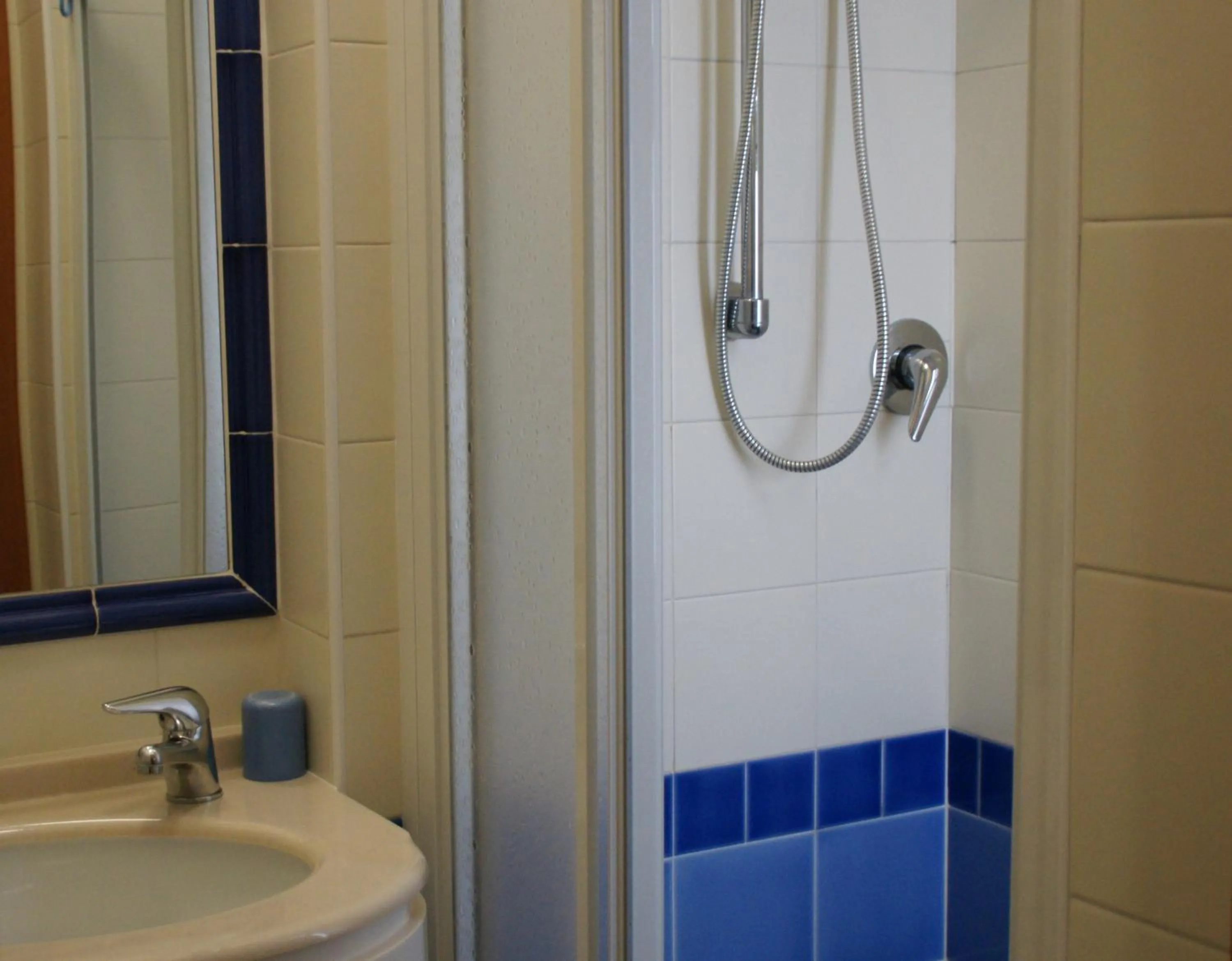 Shower in Hotel Verudella