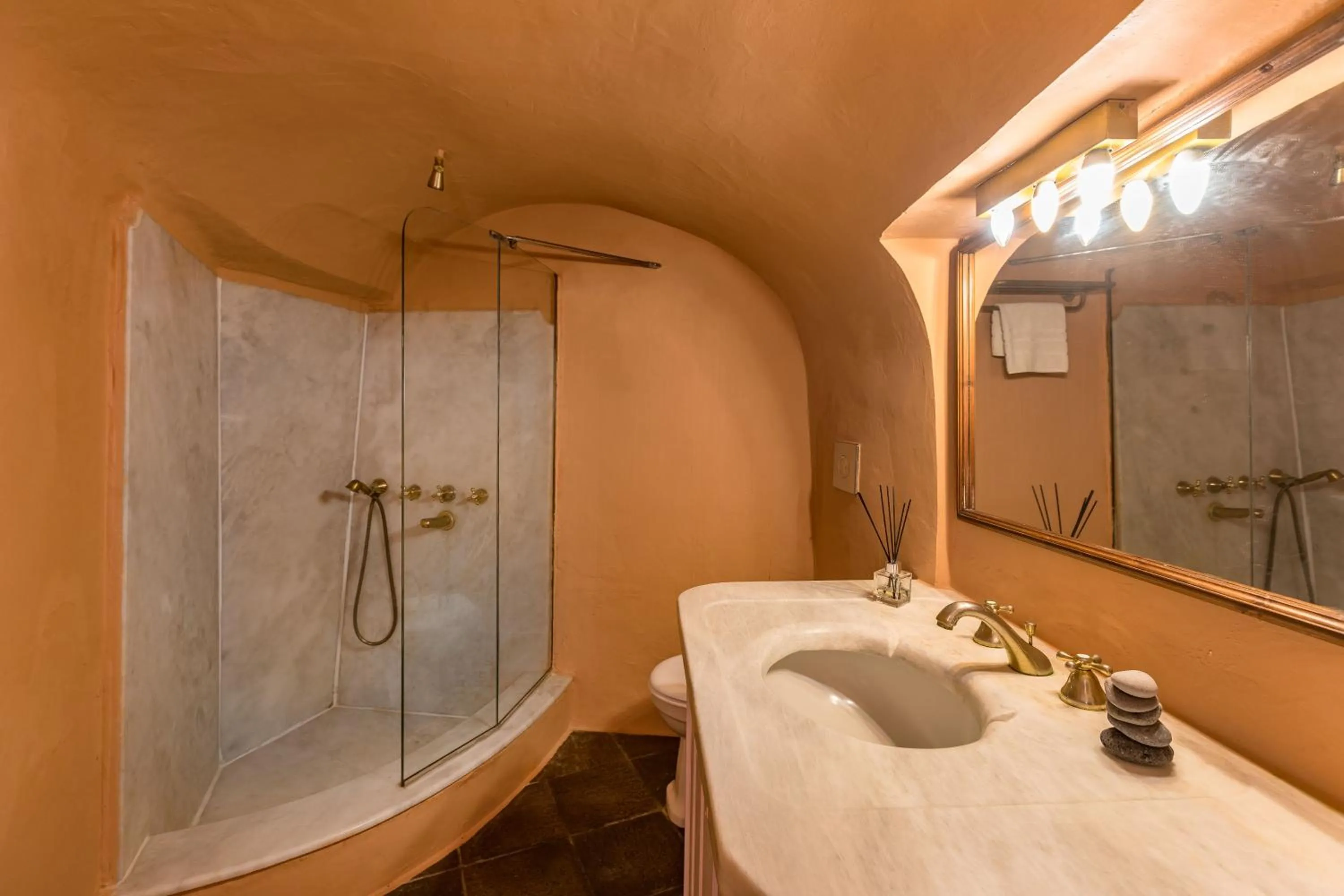 Shower in Zannos Melathron