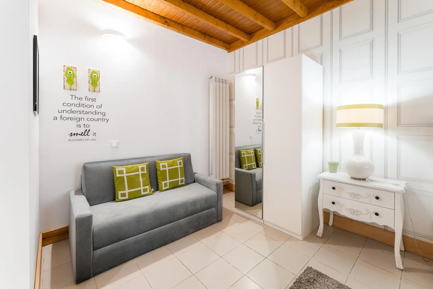 Photo of the whole room, Bed in R3 Service - Five Senses in Coimbra