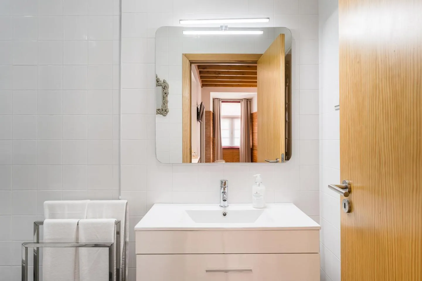 Bathroom in R3 Service - Five Senses in Coimbra