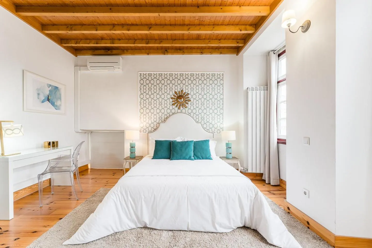 Bed in R3 Service - Five Senses in Coimbra