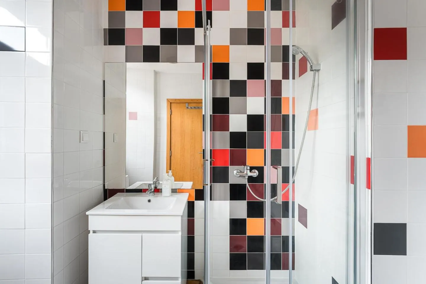 Shower in R3 Service - Five Senses in Coimbra