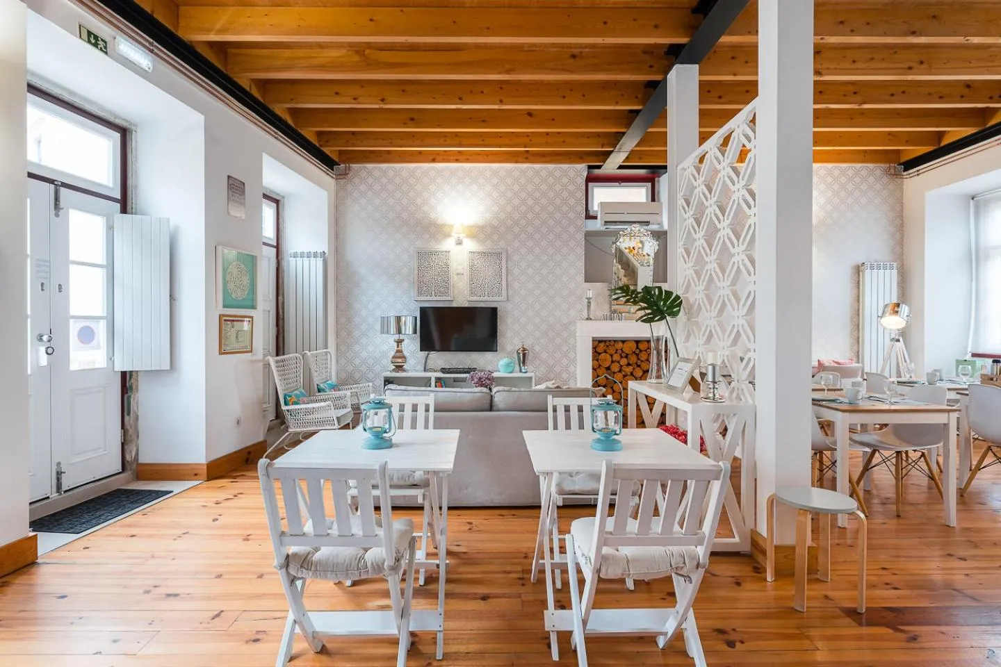 Communal lounge/ TV room in R3 Service - Five Senses in Coimbra