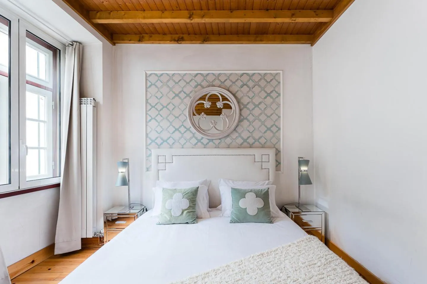 Bed in R3 Service - Five Senses in Coimbra