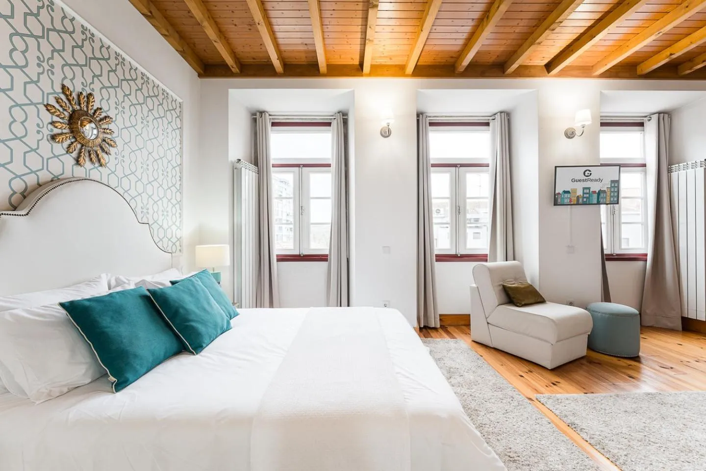 Bed in R3 Service - Five Senses in Coimbra