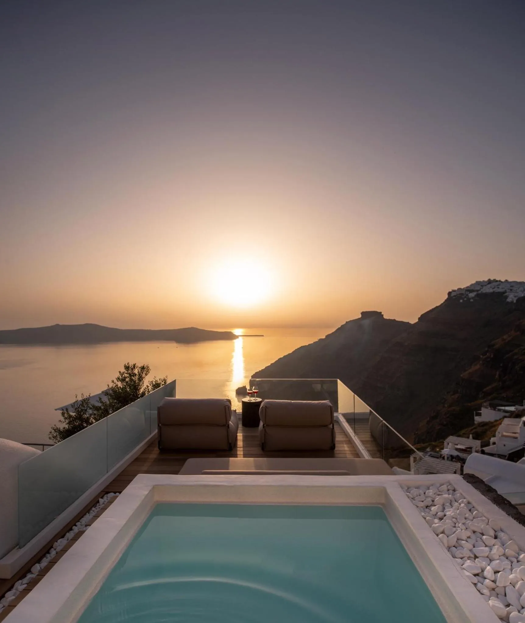 Deluxe Two-Bedroom Suite with Caldera View and Indoor & Outdoor Hot Tub in Agnadema Apartments