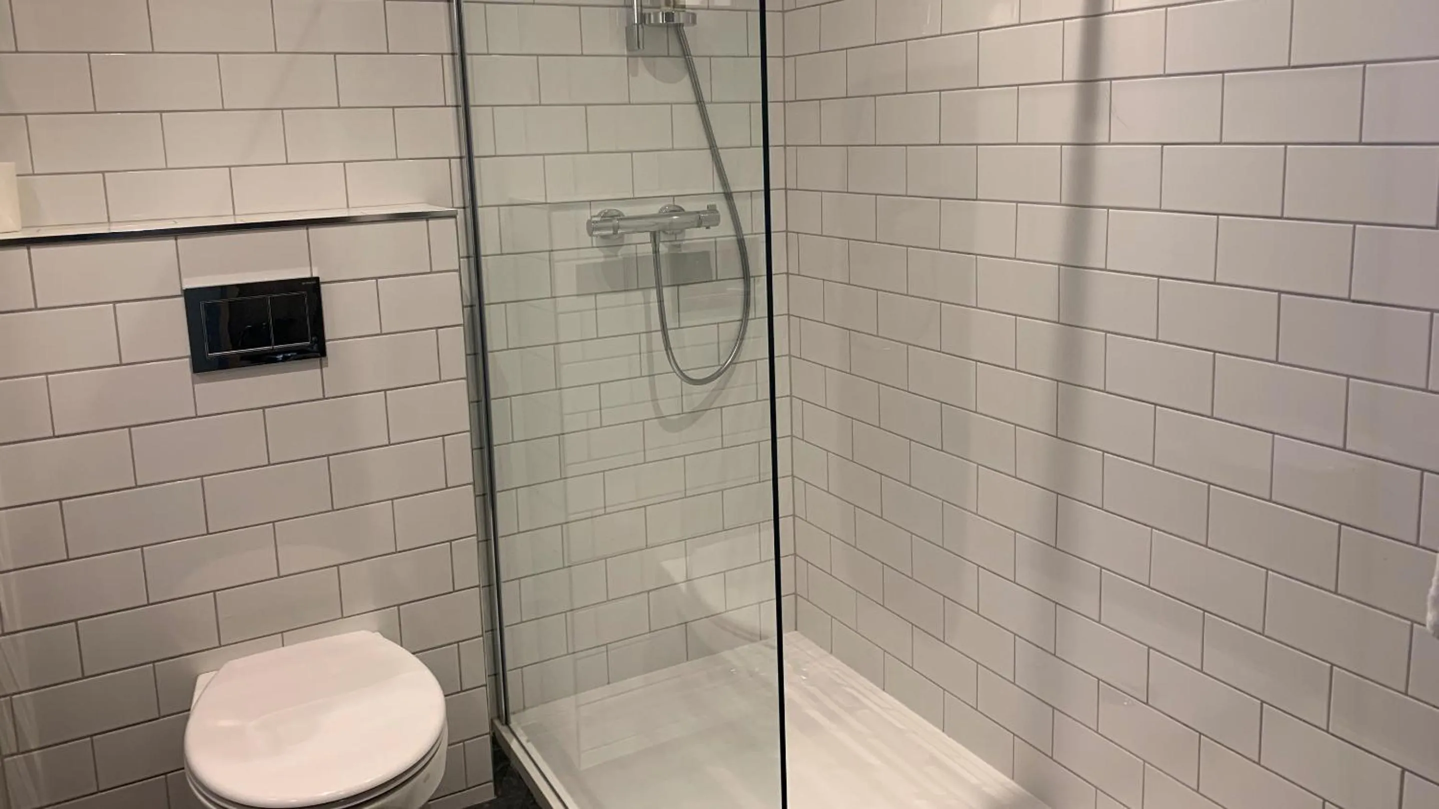 Toilet in Marine Hotel Ballycastle